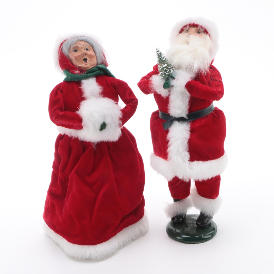 1988 Byers' Choice "Santa and Mrs. Claus" Caroler Figurines