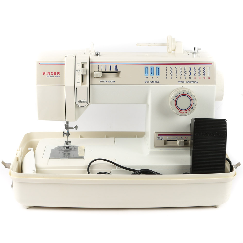 Singer Sewing Machine in Hard Case