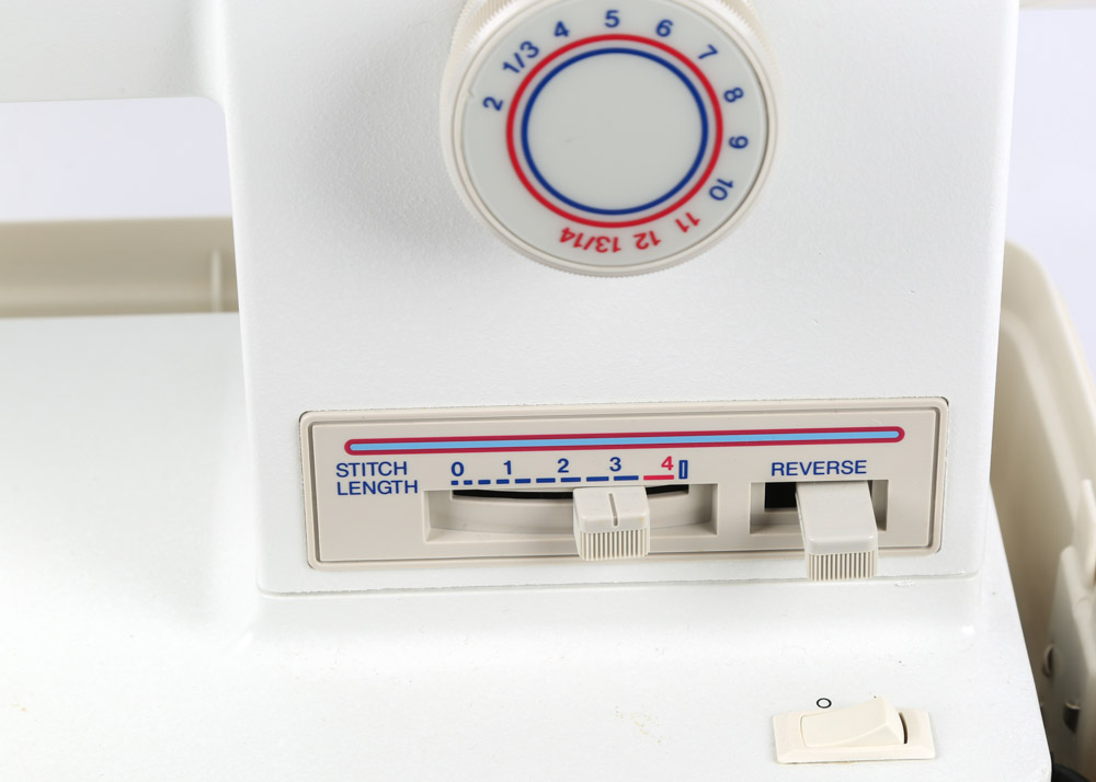 Singer Sewing Machine in Hard Case