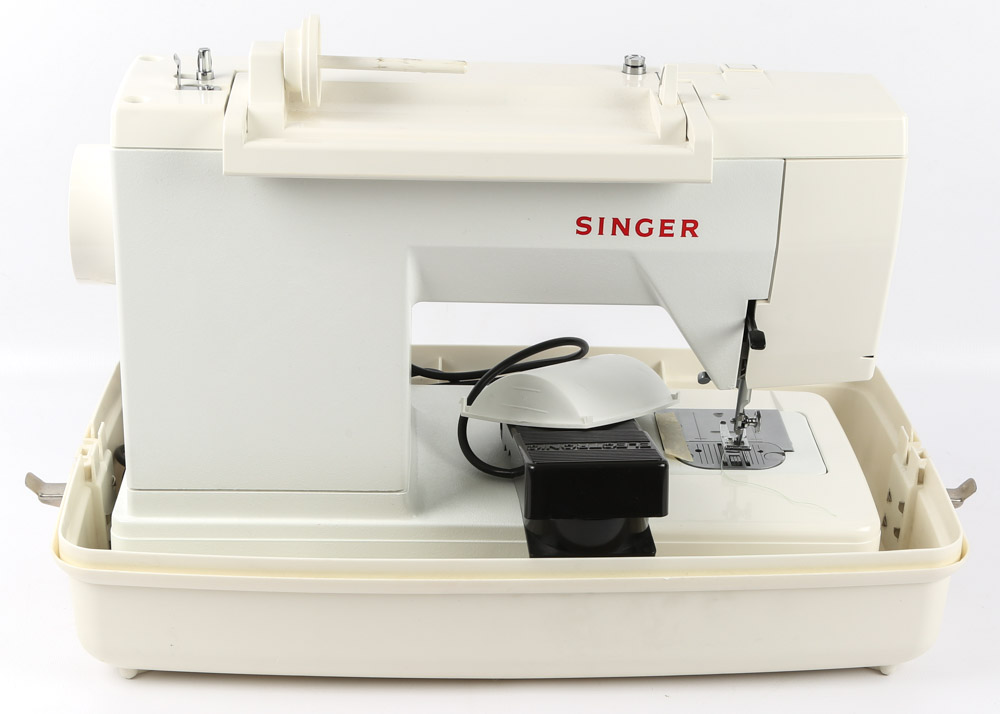 Singer Sewing Machine in Hard Case