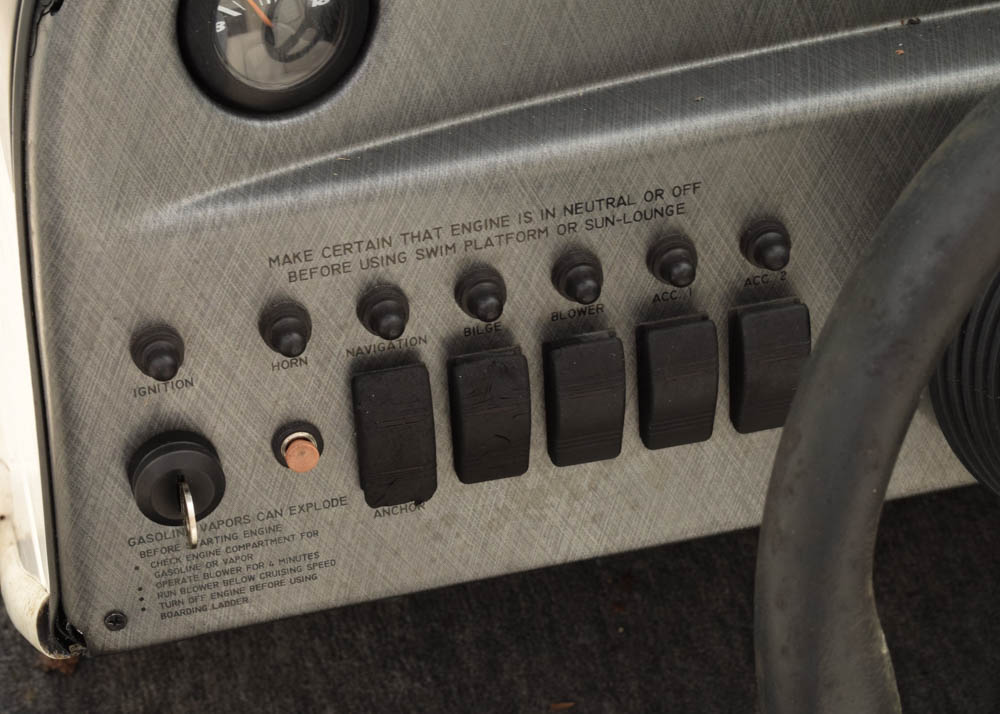 1999 Moomba Mobius 21-Foot Ski Boat and Boatmate Trailer