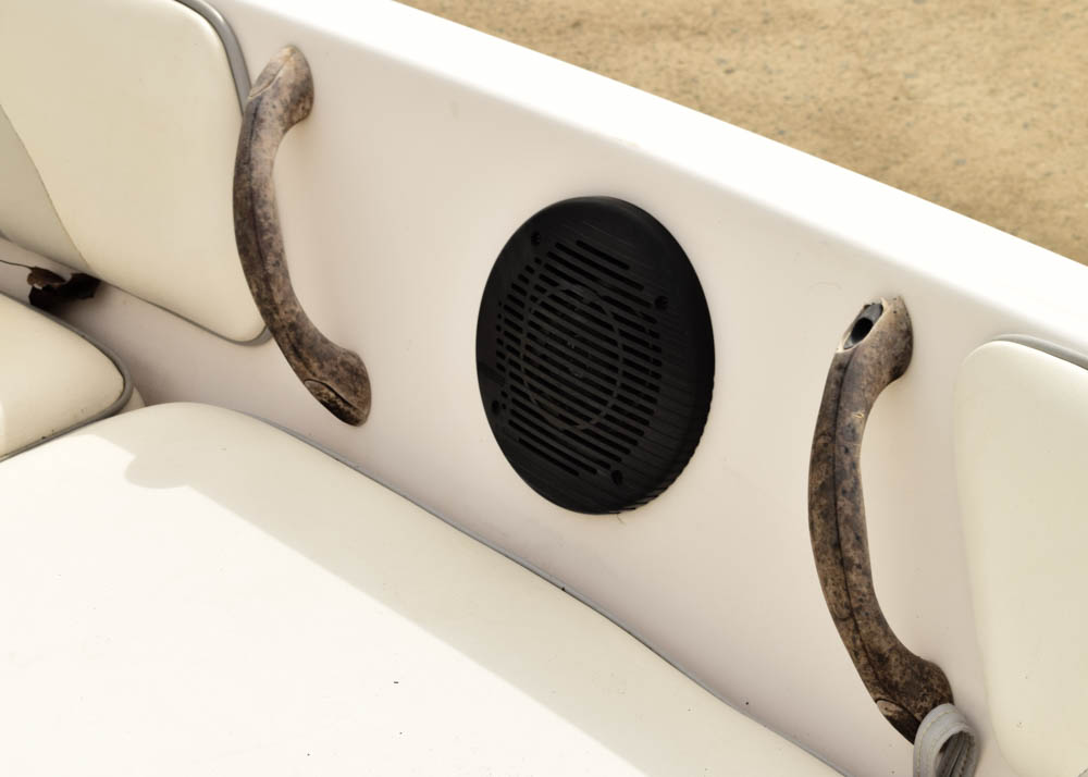 1999 Moomba Mobius 21-Foot Ski Boat and Boatmate Trailer