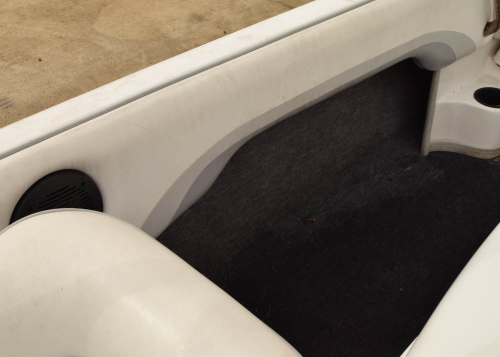 1999 Moomba Mobius 21-Foot Ski Boat and Boatmate Trailer