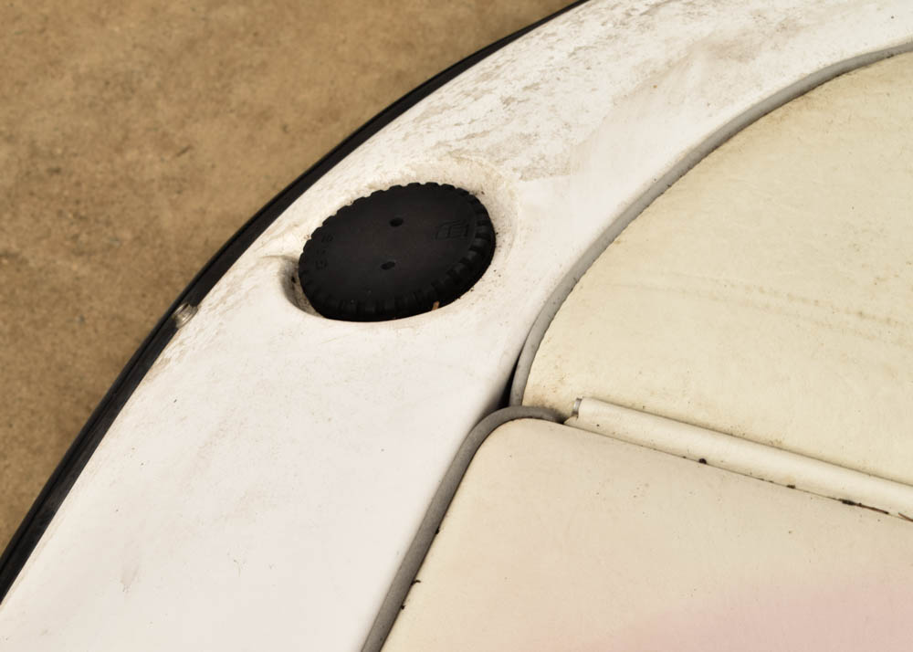 1999 Moomba Mobius 21-Foot Ski Boat and Boatmate Trailer