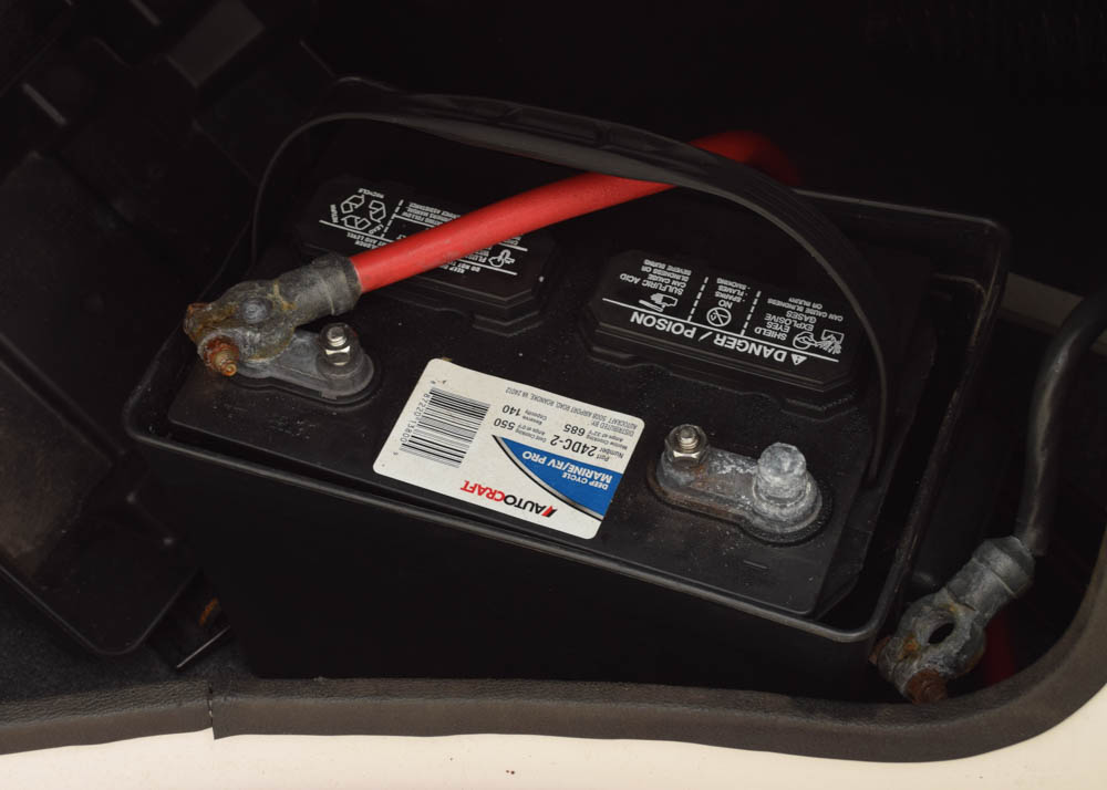 1999 Moomba Mobius 21-Foot Ski Boat and Boatmate Trailer