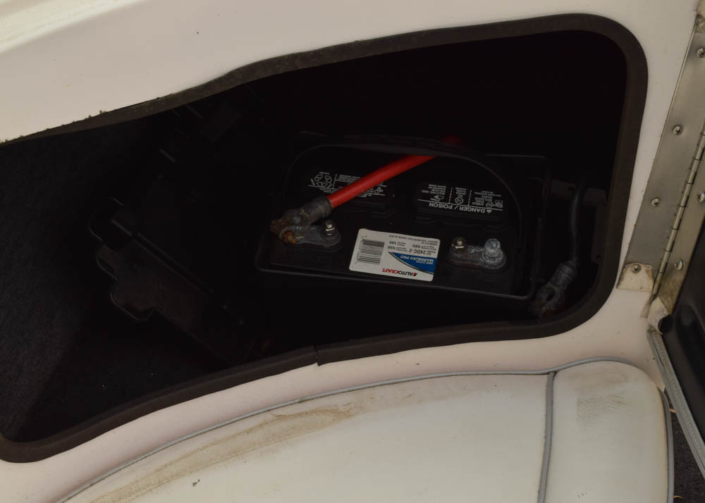 1999 Moomba Mobius 21-Foot Ski Boat and Boatmate Trailer