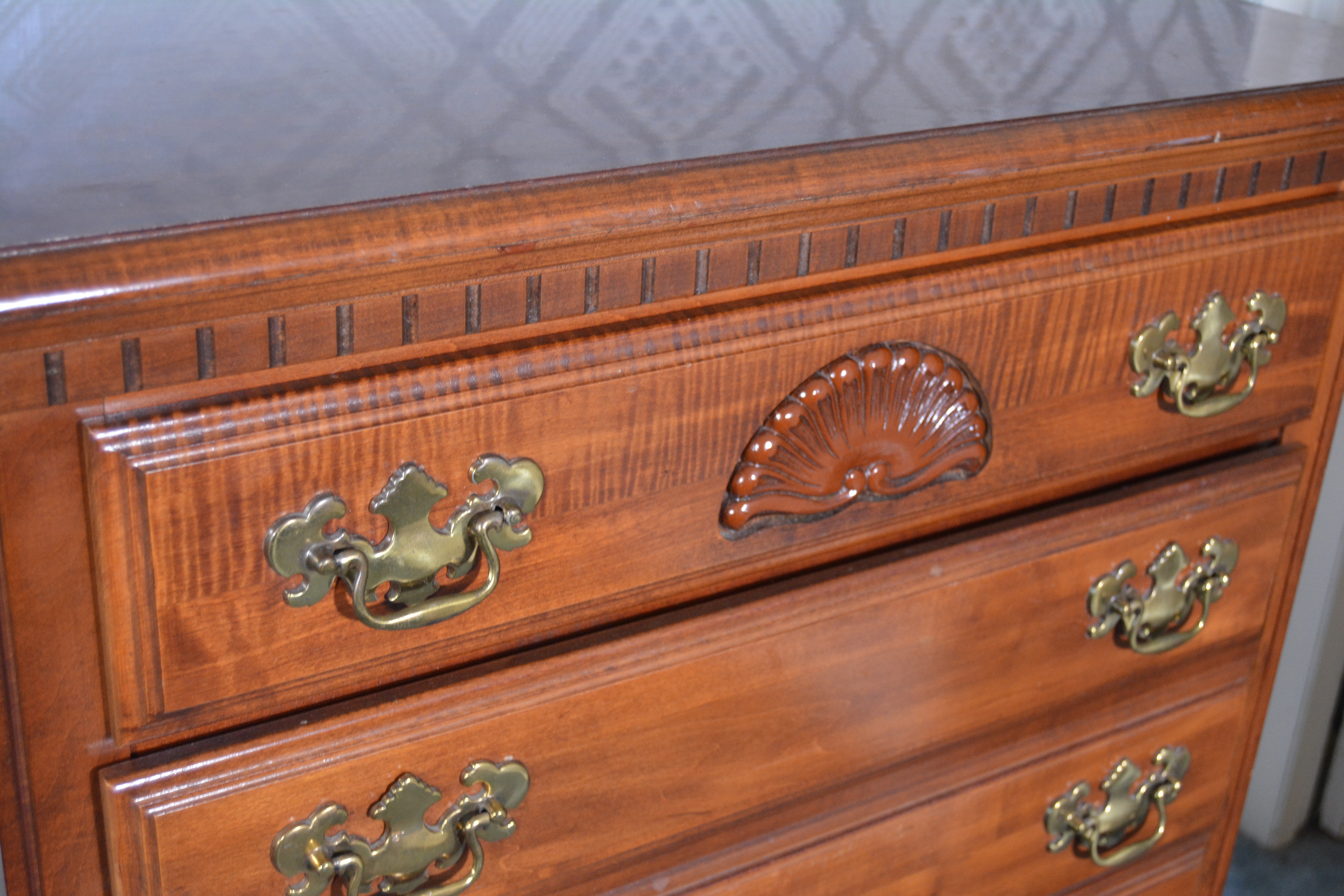 Federal Style Mahogany Veneer Chest of Drawers by Lea, Mid-20th Century