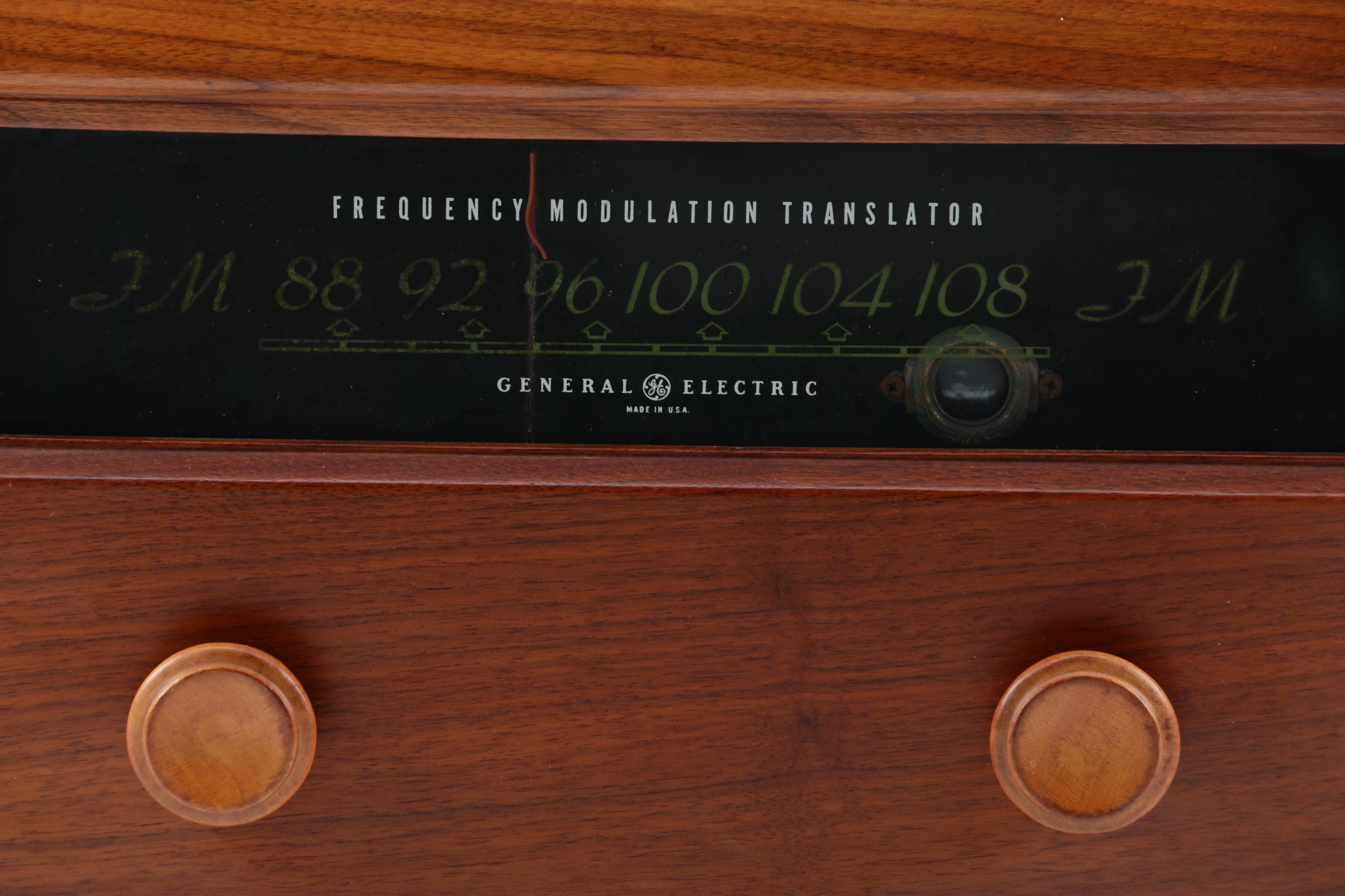 1949 General Electric Tabletop FM Radio, Model XFM-1