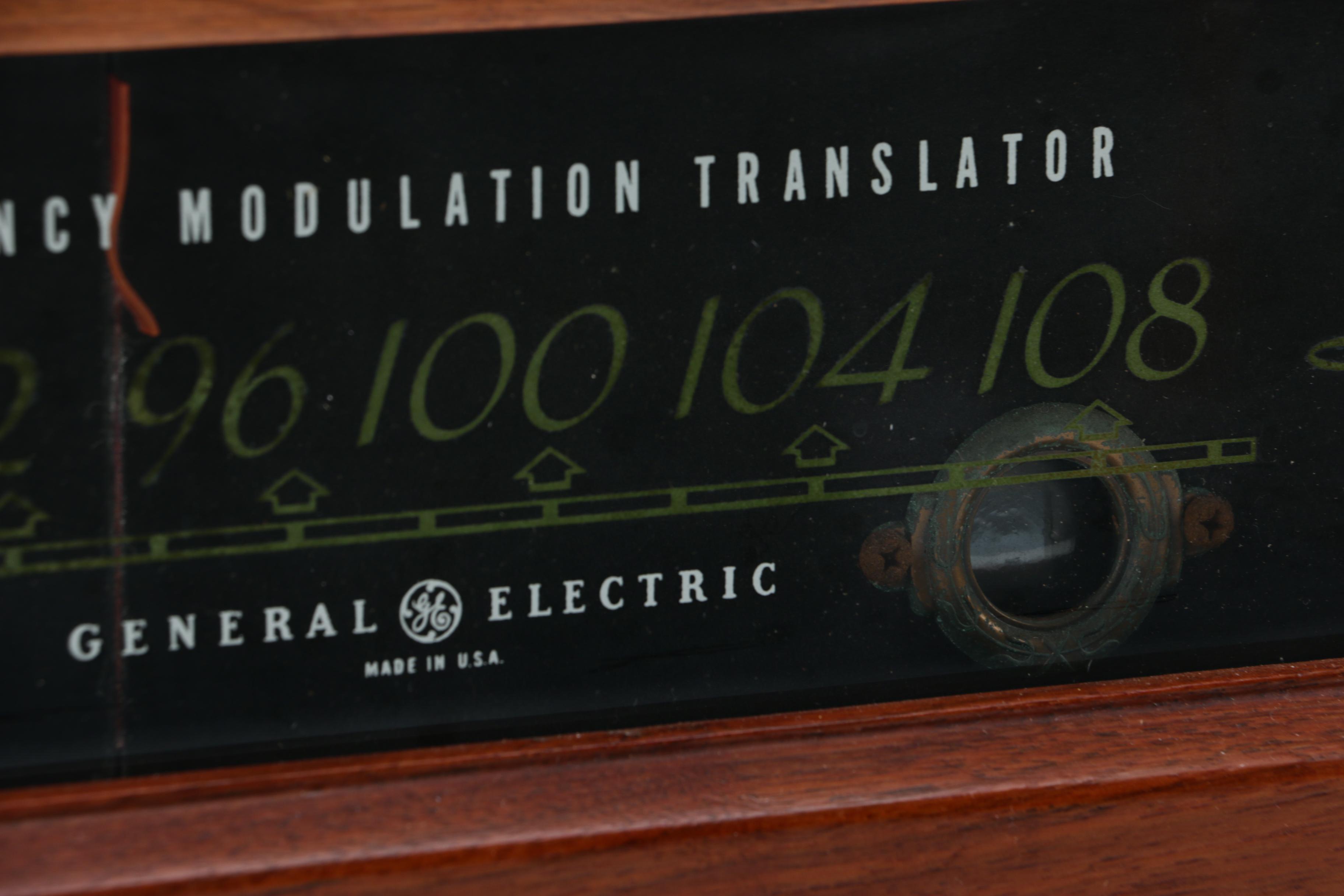 1949 General Electric Tabletop FM Radio, Model XFM-1