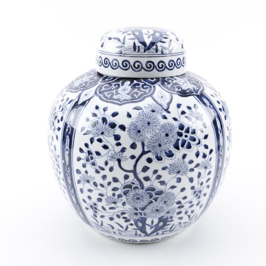 Chinese Hand-Painted Blue and White Porcelain Ginger Jar