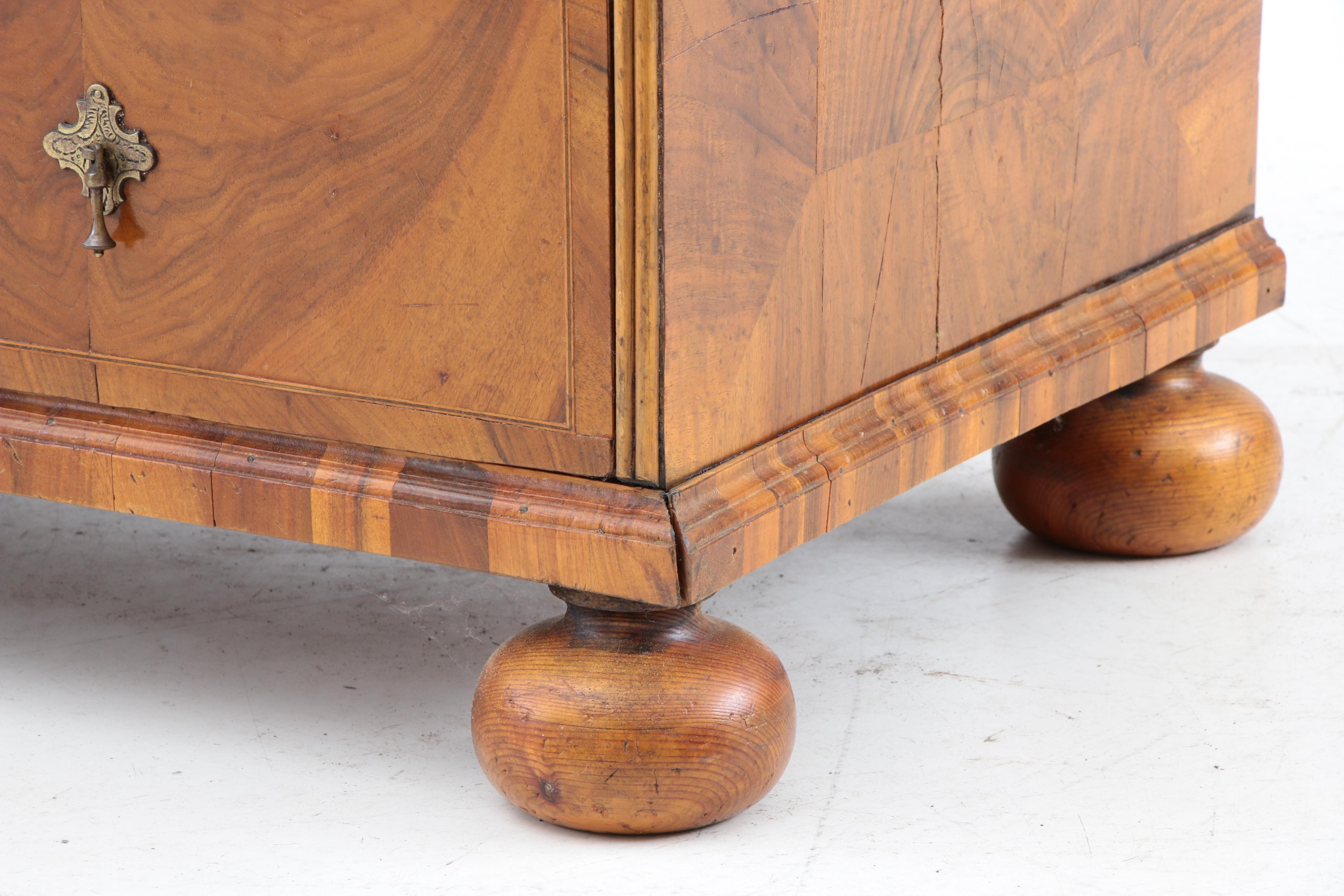 George I Walnut Chest of Drawers, Early 18th Century