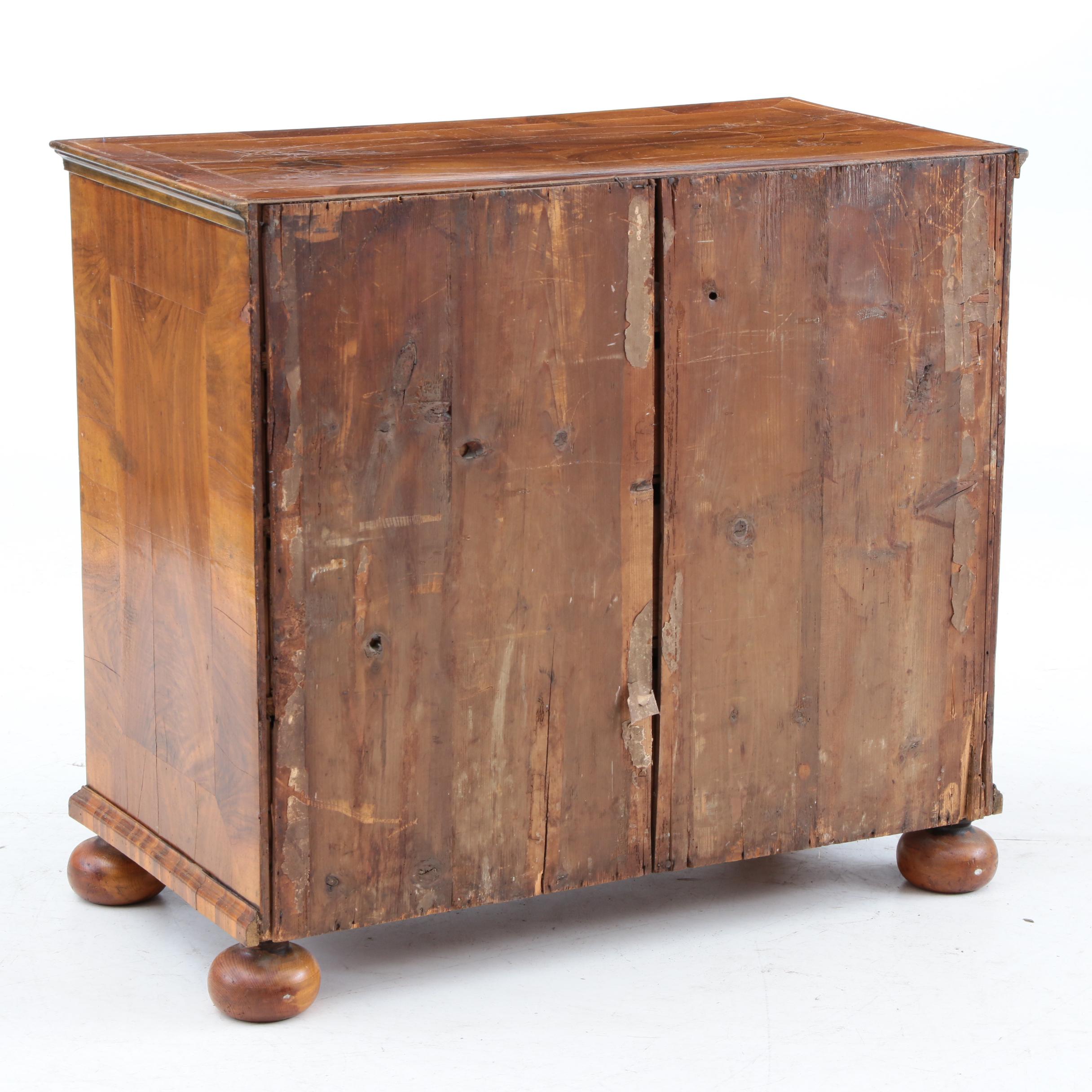 George I Walnut Chest of Drawers, Early 18th Century