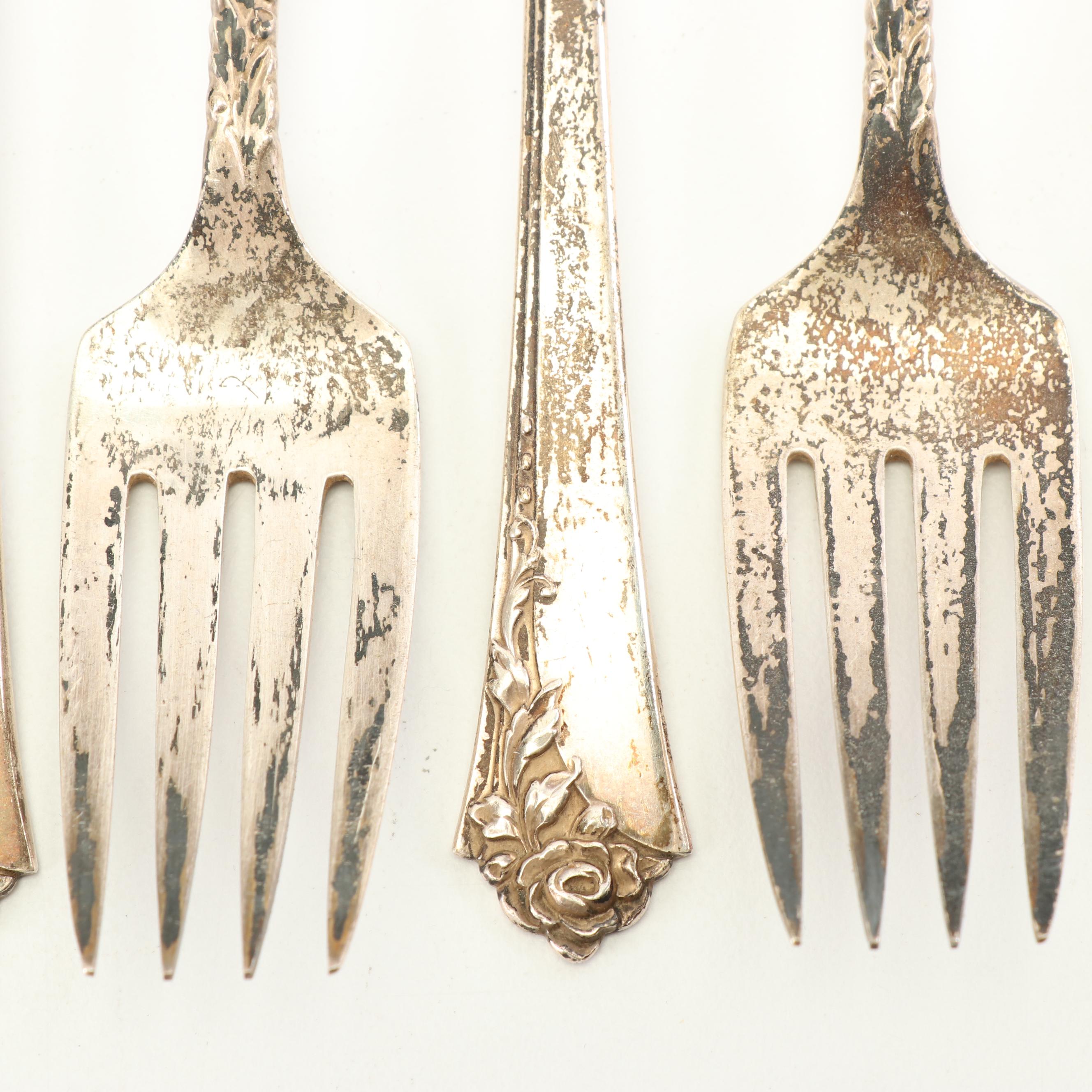 Oneida Heirloom "Damask Rose" Sterling Silver Flatware Set with Chest