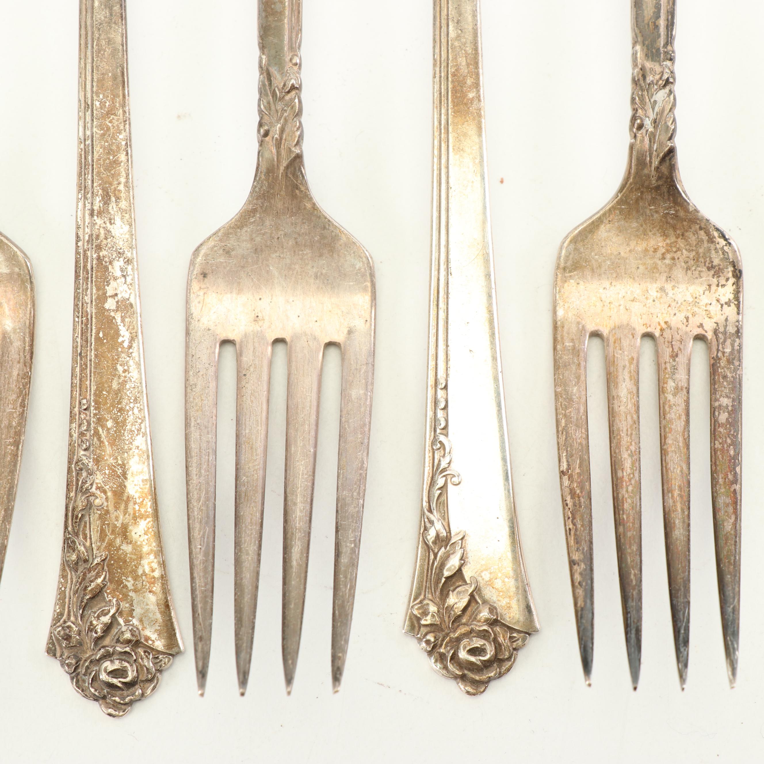 Oneida Heirloom "Damask Rose" Sterling Silver Flatware Set with Chest