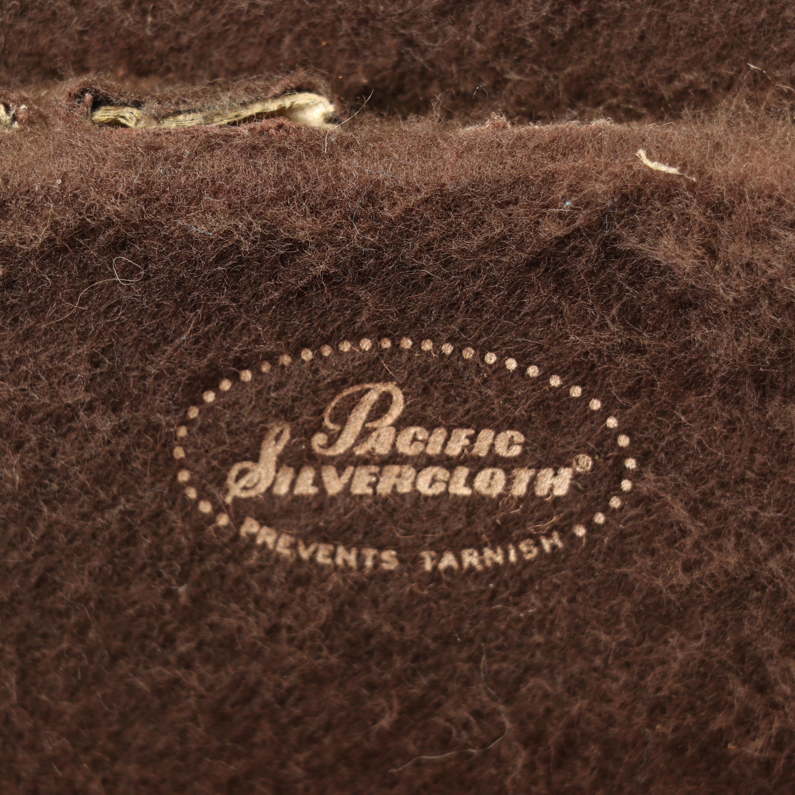 Oneida Heirloom "Damask Rose" Sterling Silver Flatware Set with Chest