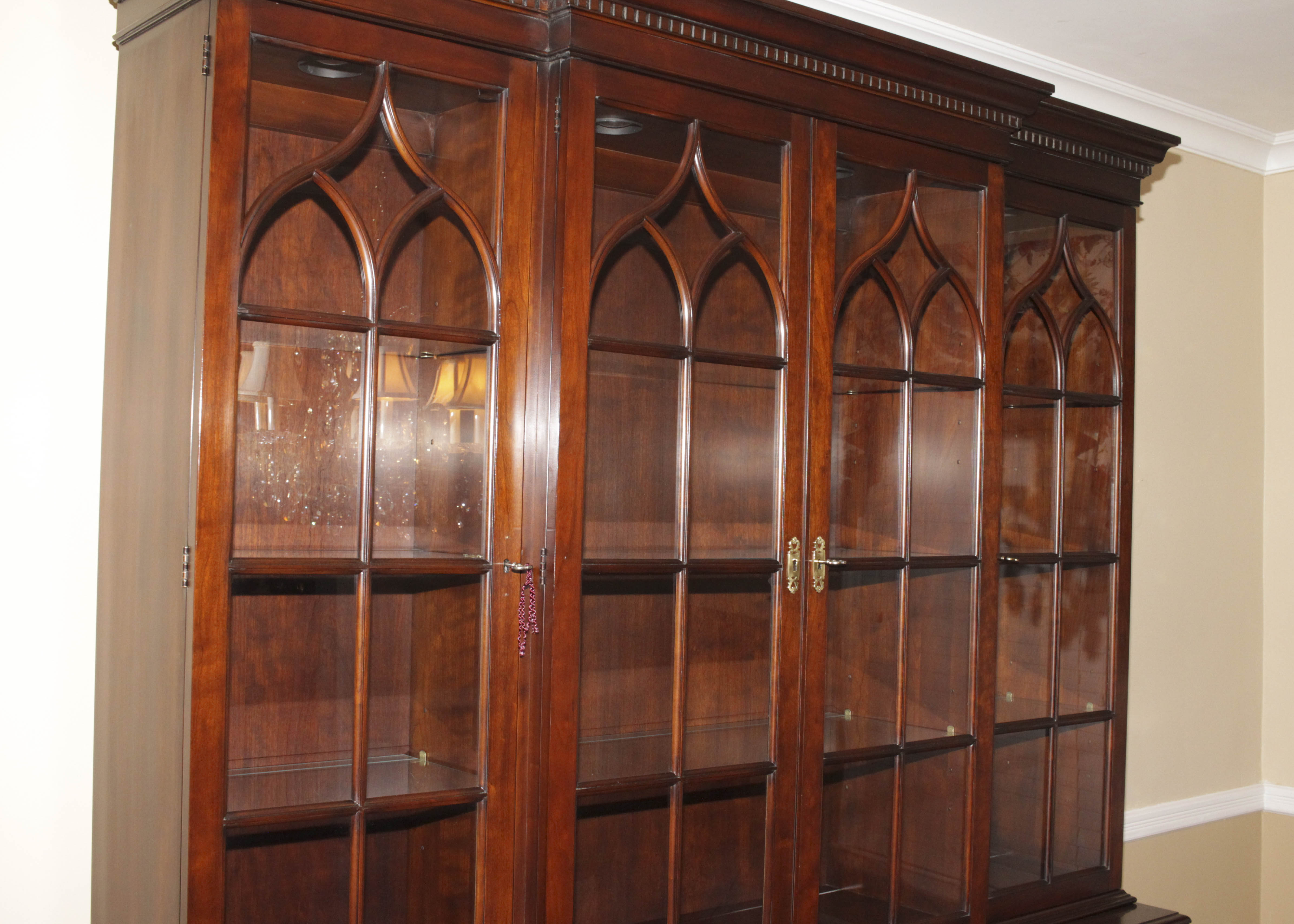 Statton Chippendale Style Breakfront China Cabinet