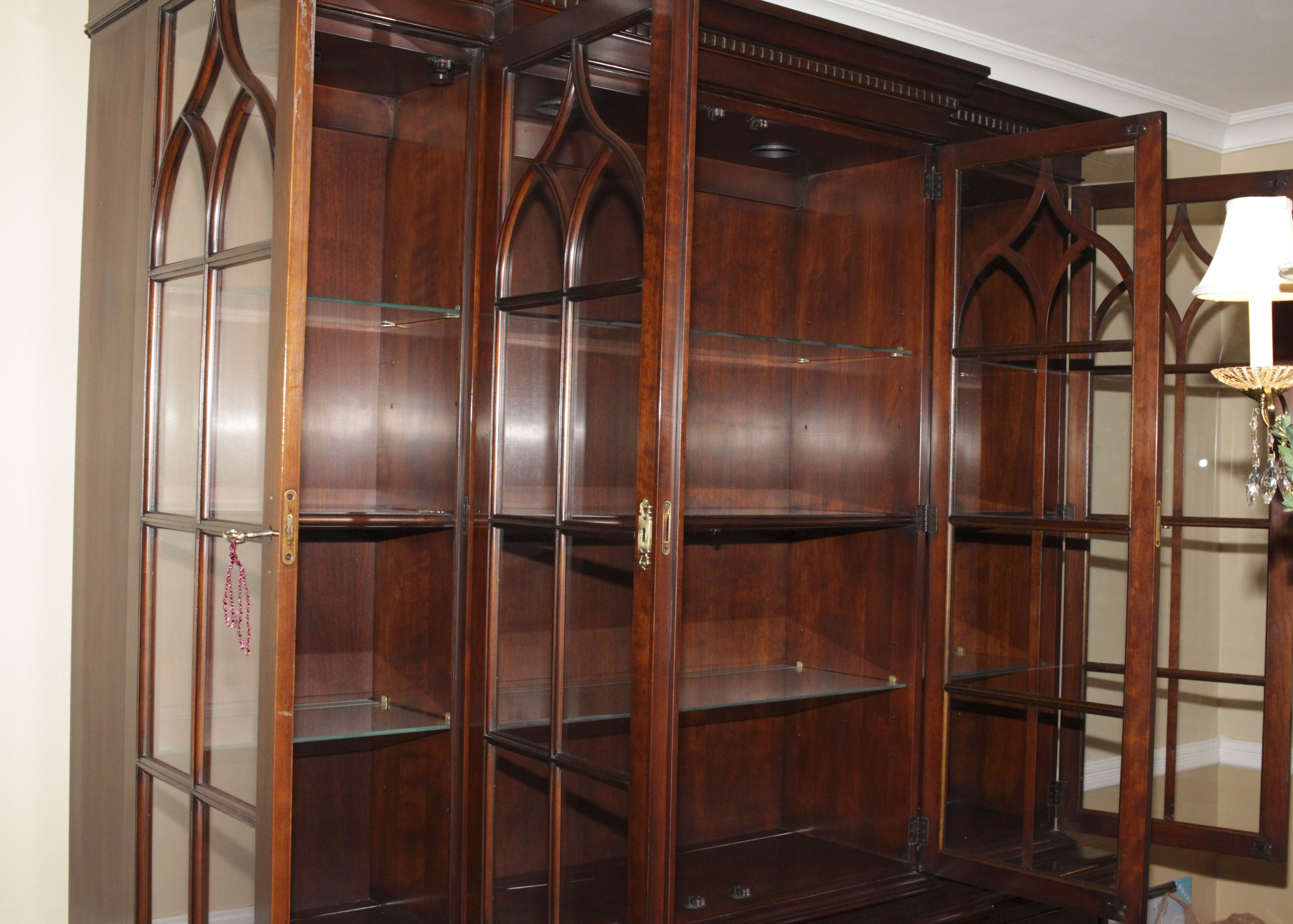 Statton Chippendale Style Breakfront China Cabinet