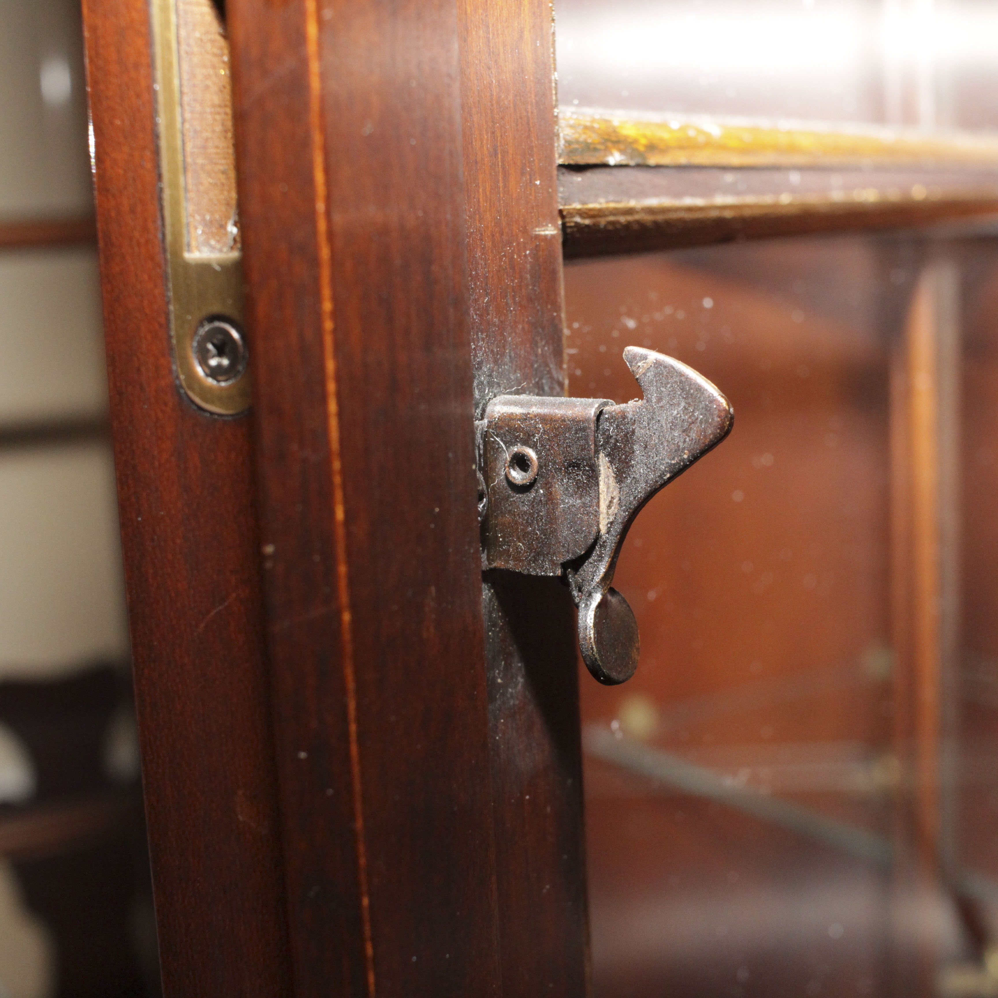 Statton Chippendale Style Breakfront China Cabinet