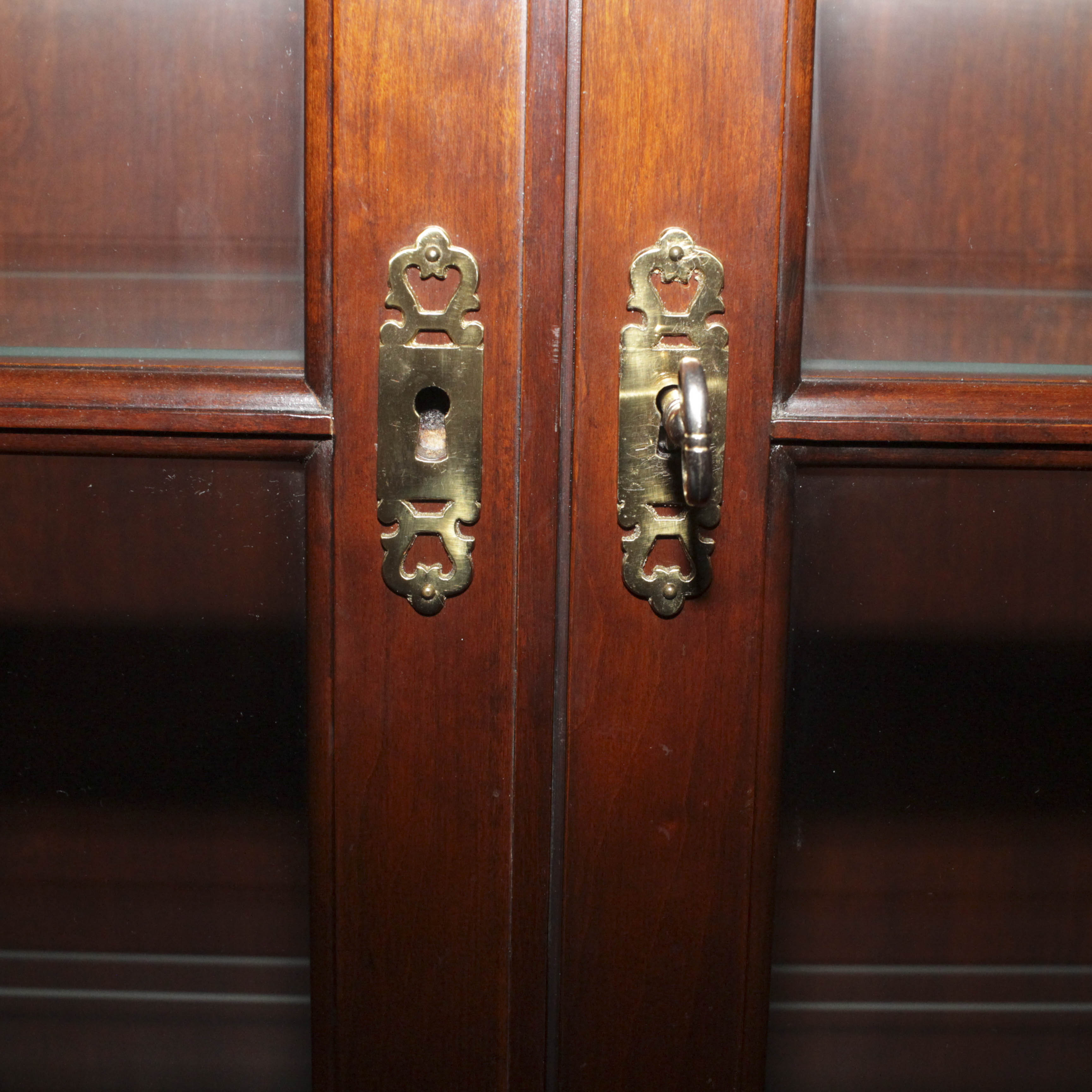 Statton Chippendale Style Breakfront China Cabinet