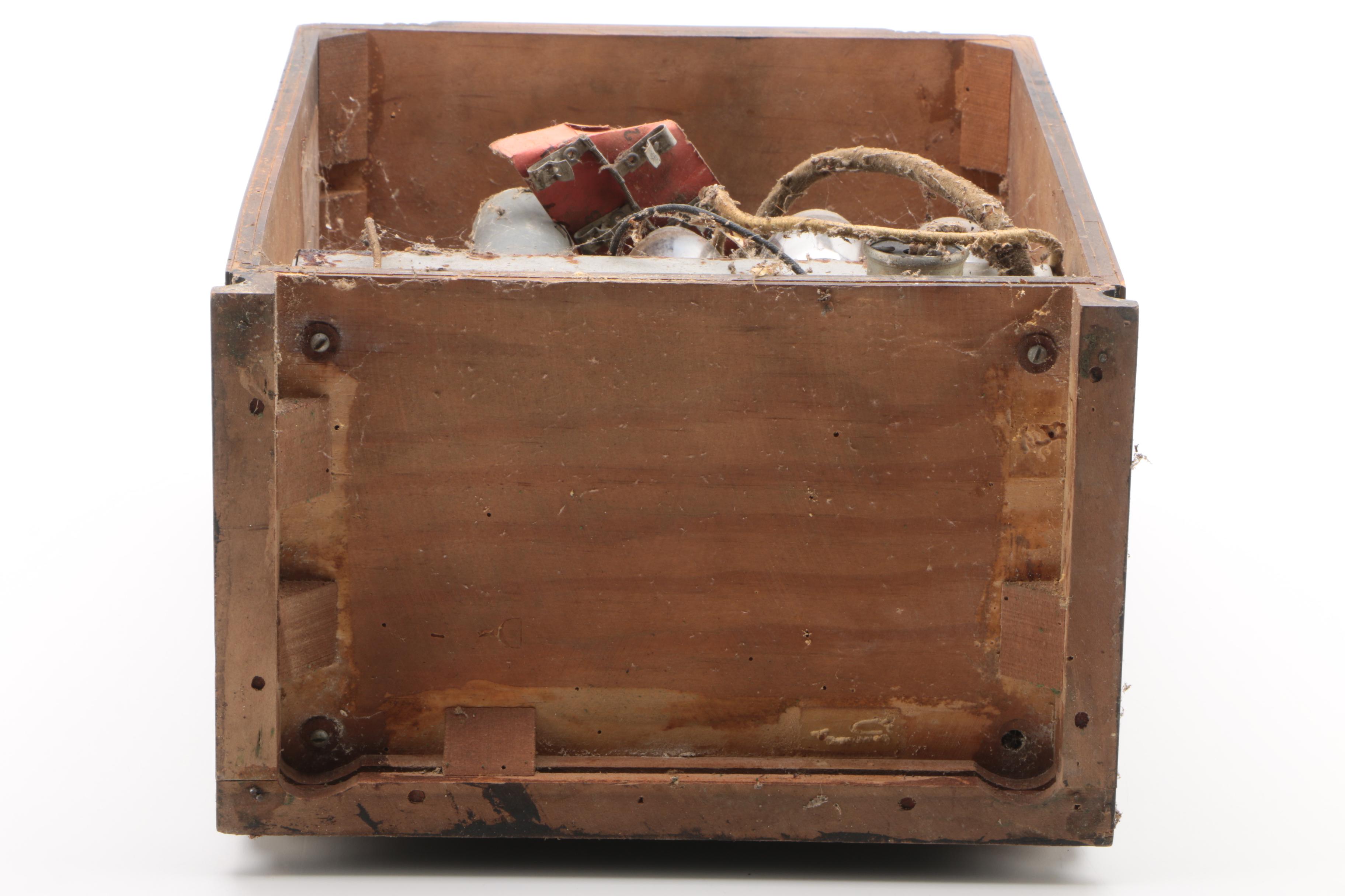 Vintage Goldentone Superheterodyne Tabletop Tube Radio