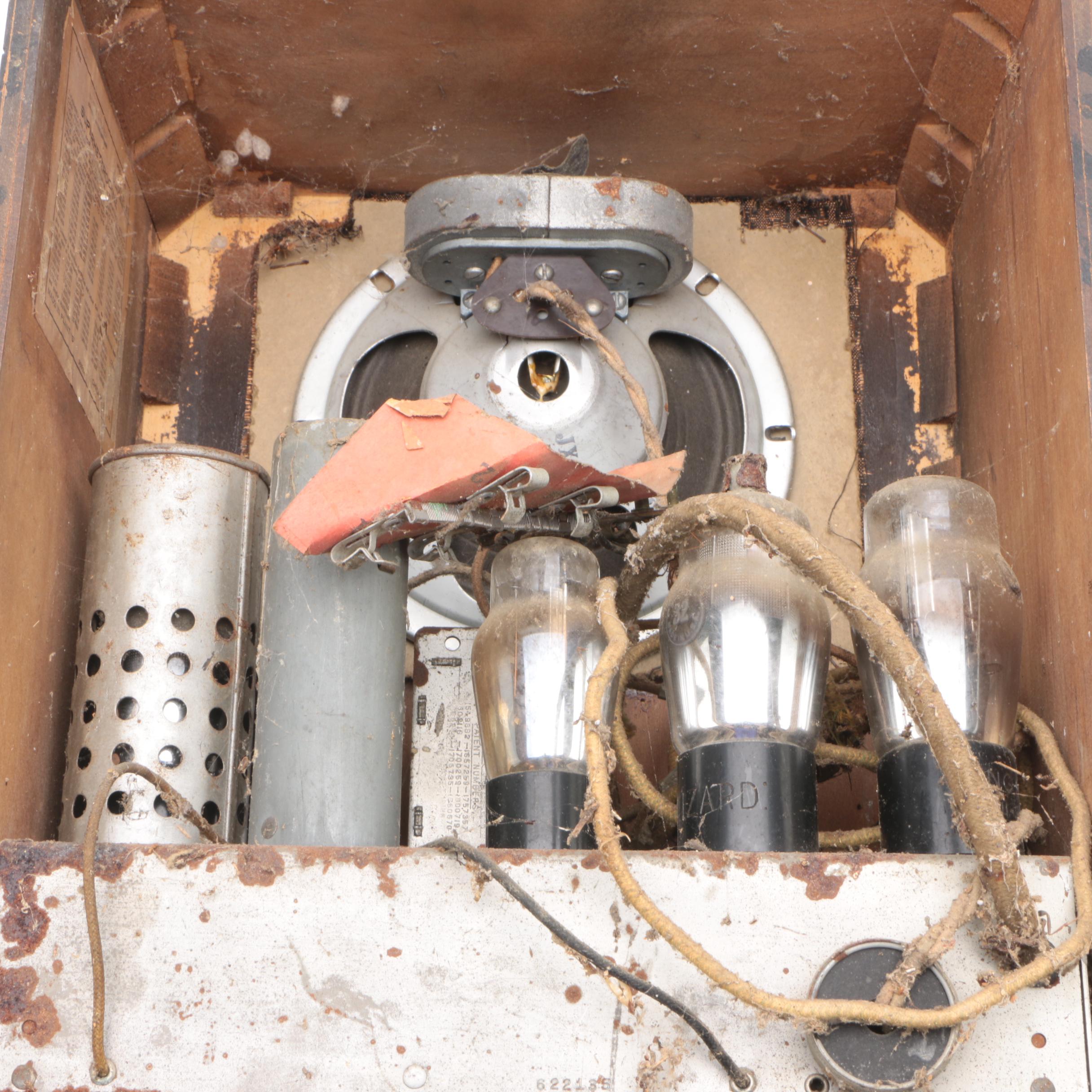 Vintage Goldentone Superheterodyne Tabletop Tube Radio