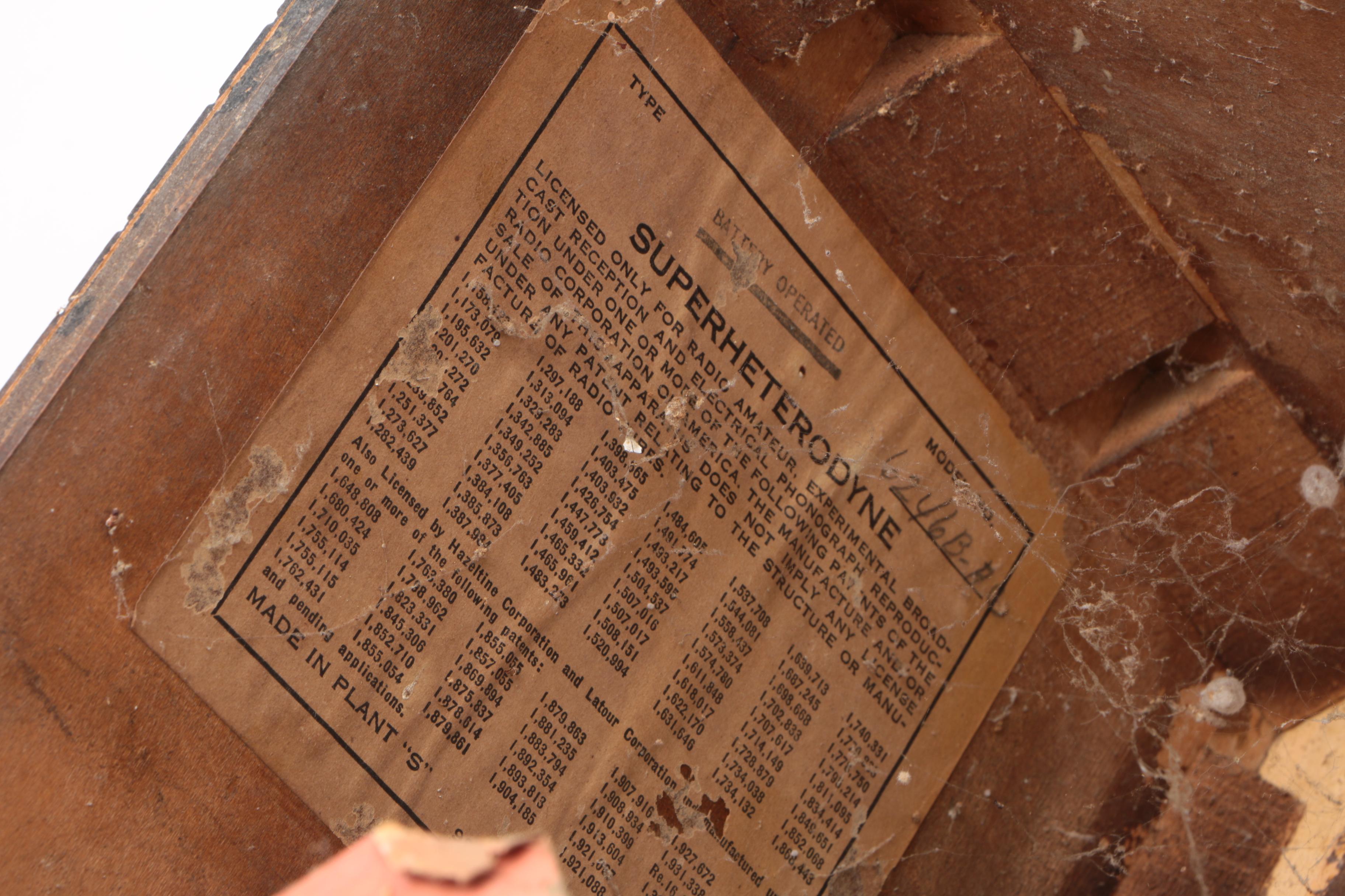 Vintage Goldentone Superheterodyne Tabletop Tube Radio