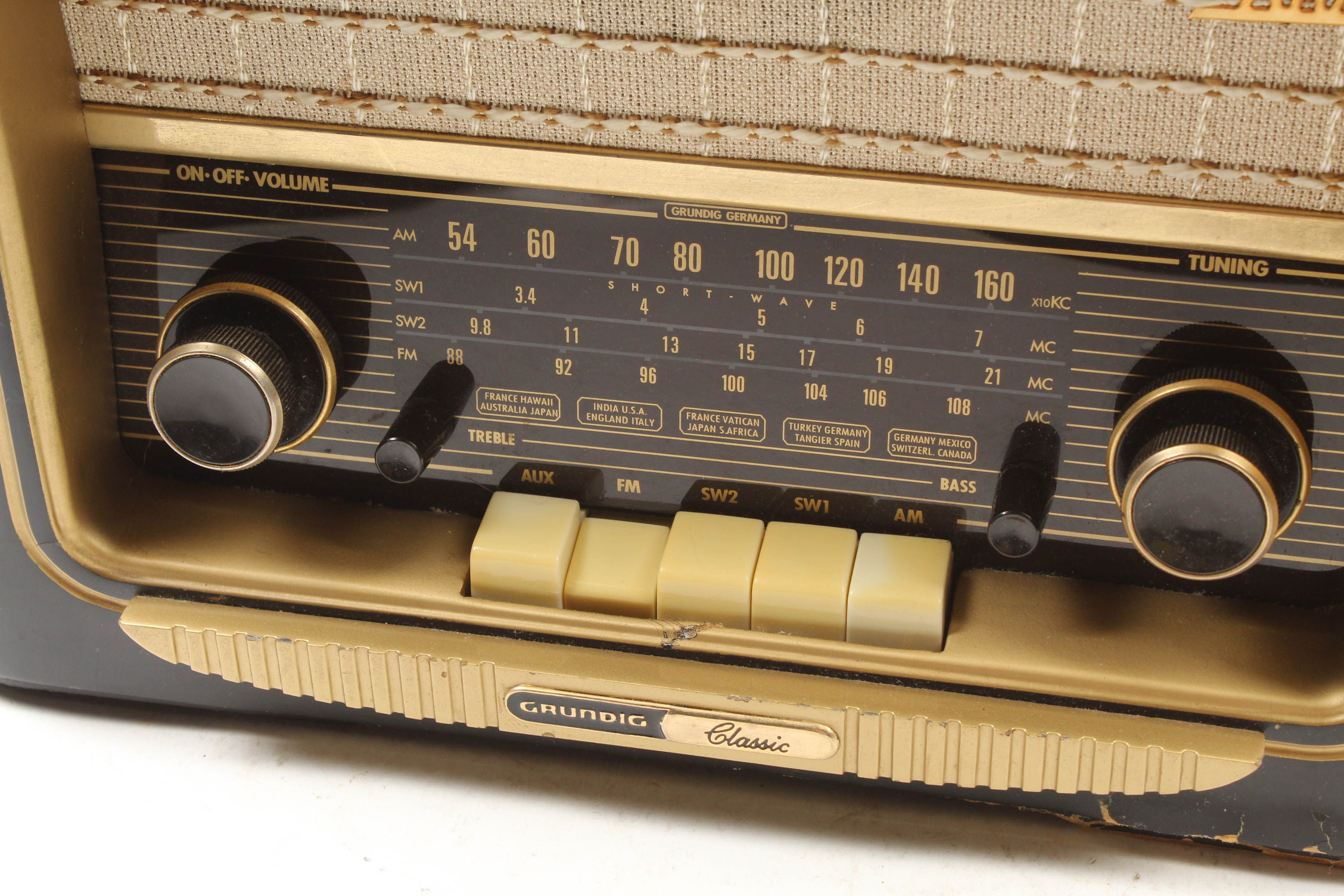 Grundig Model 960 Tabletop Radio