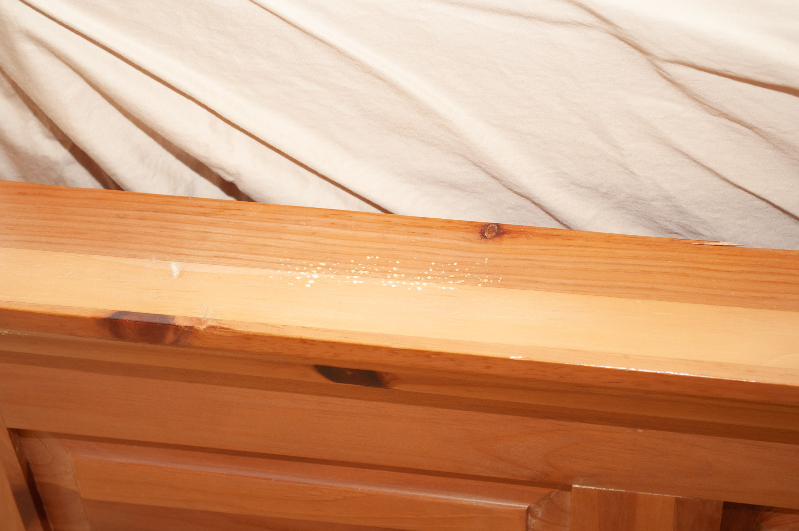 Country Style Pine Queen Broyhill Bed Frame, Late 20th Century