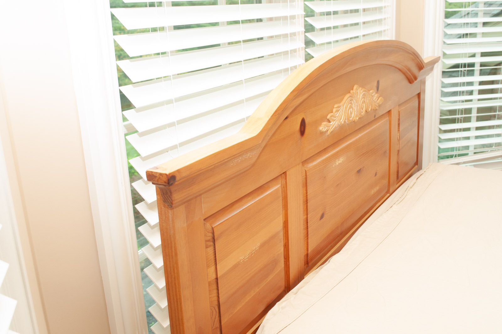 Country Style Pine Queen Broyhill Bed Frame, Late 20th Century