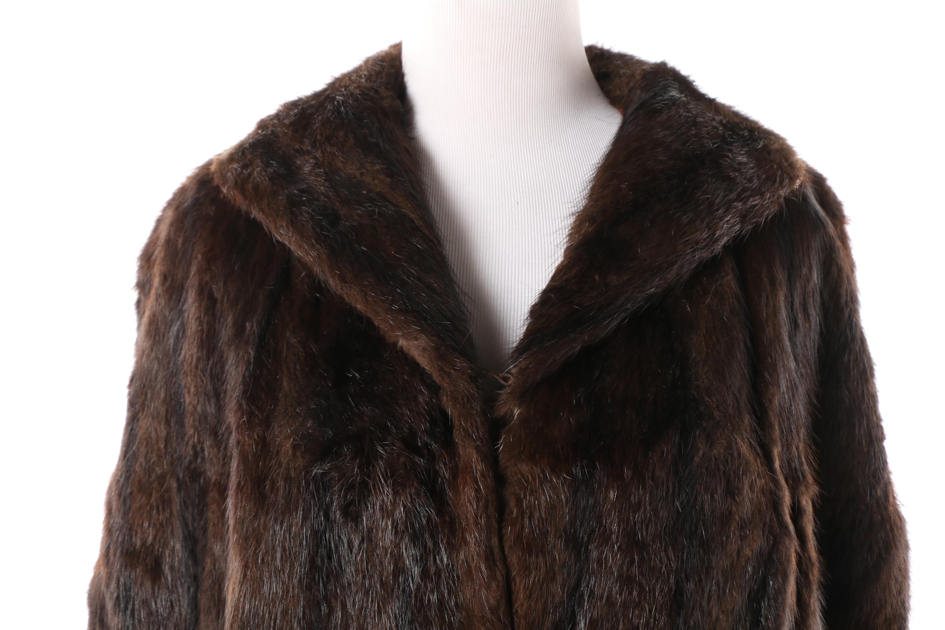 Women's Vintage The Hecht Co. Dyed Muskrat Fur Cape