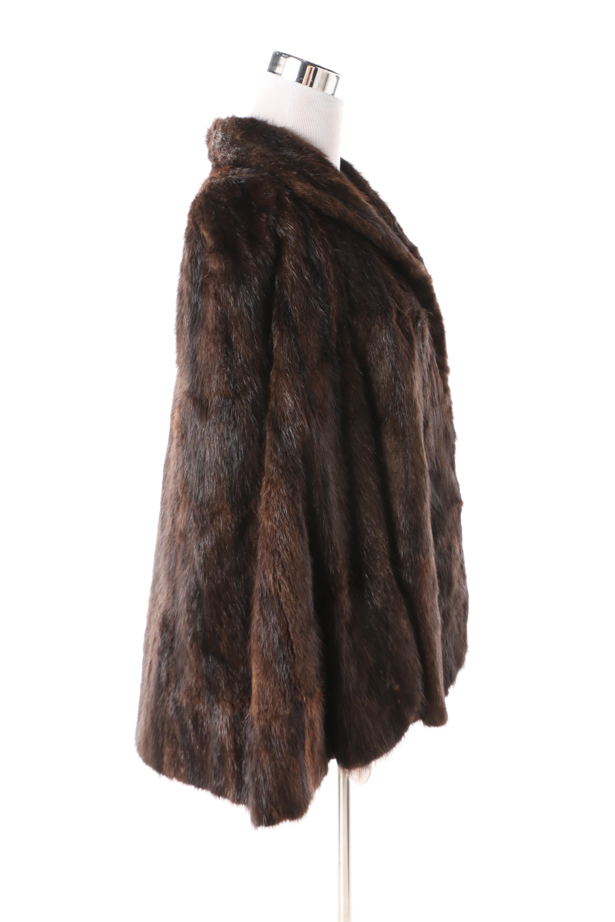 Women's Vintage The Hecht Co. Dyed Muskrat Fur Cape