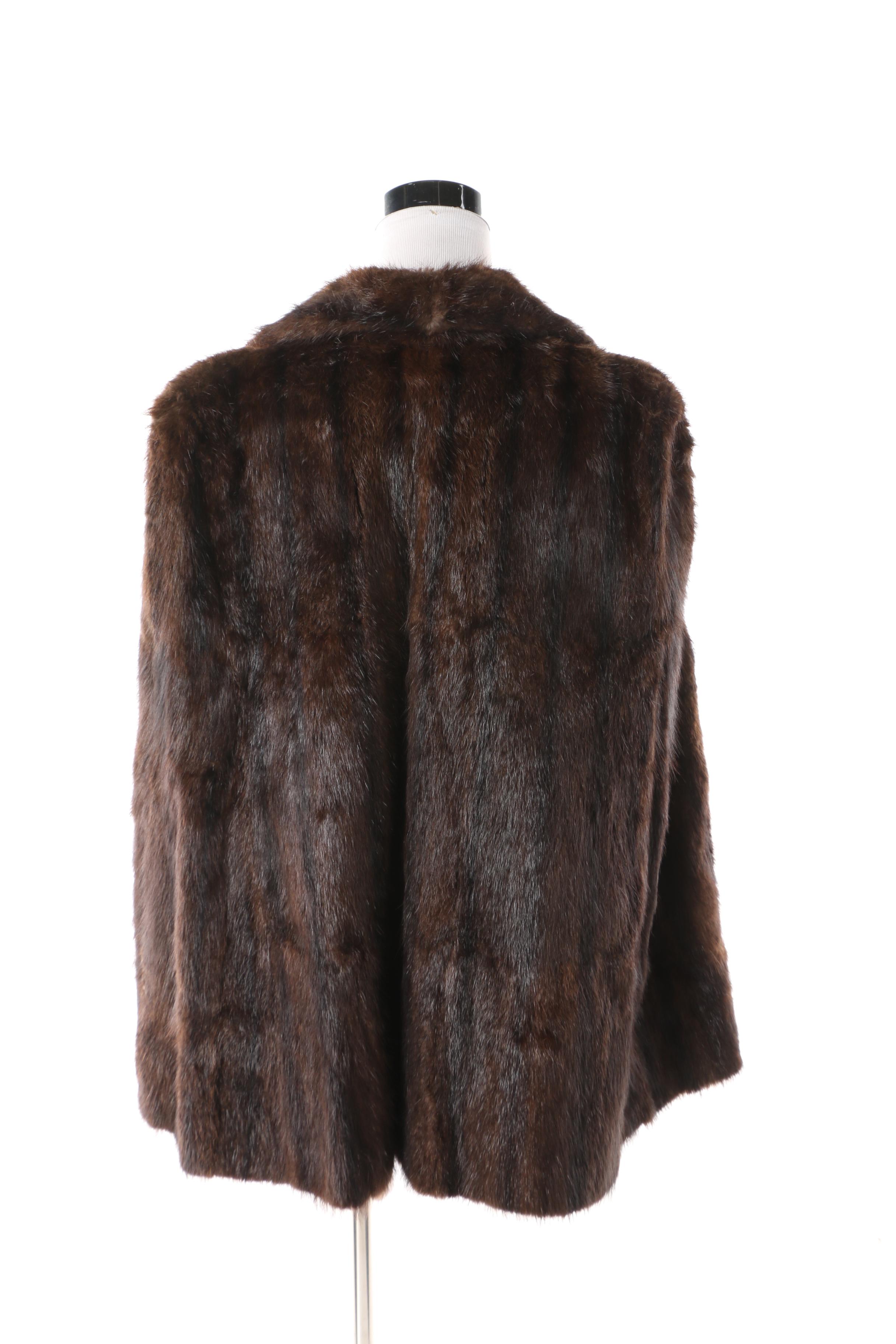 Women's Vintage The Hecht Co. Dyed Muskrat Fur Cape
