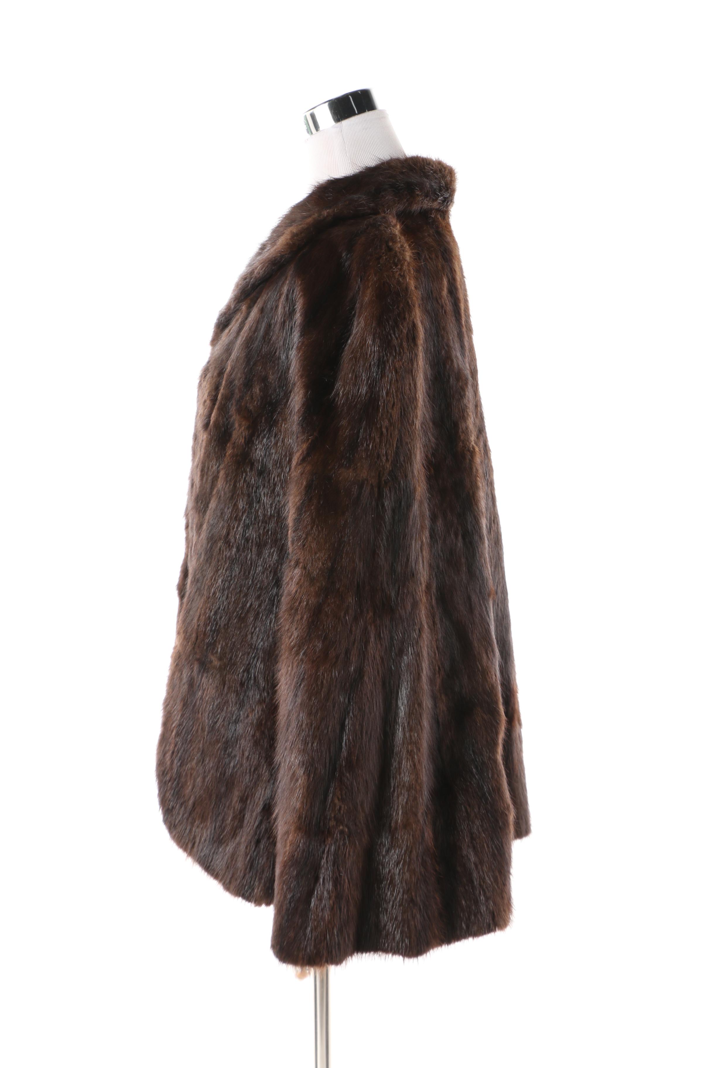 Women's Vintage The Hecht Co. Dyed Muskrat Fur Cape
