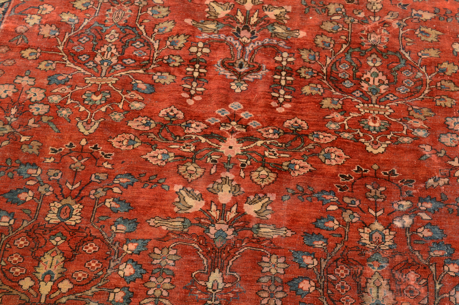 Hand-Knotted Persian Sarouk Wool Rug from Oscar Isberian Rugs