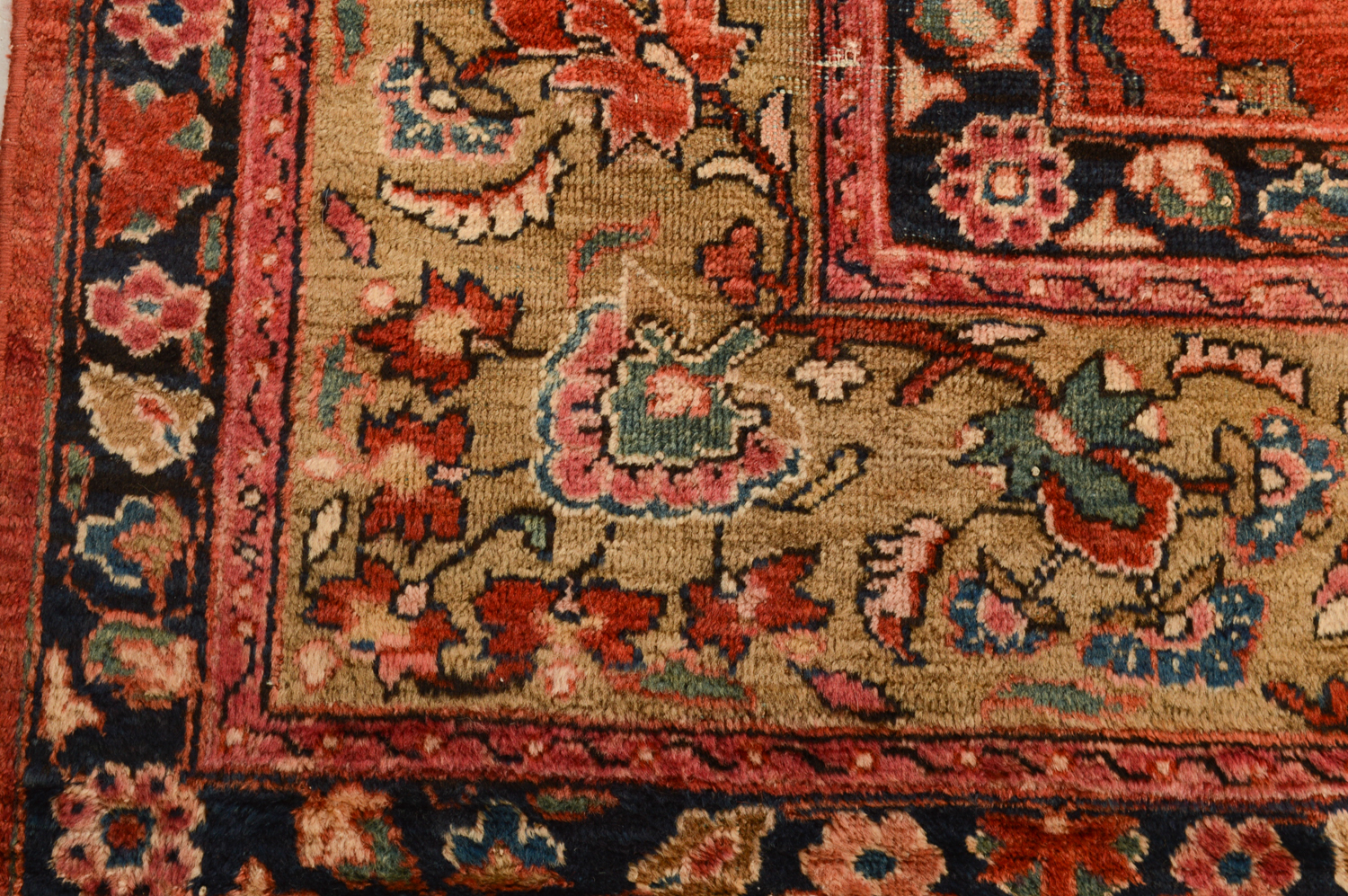 Hand-Knotted Persian Sarouk Wool Rug from Oscar Isberian Rugs