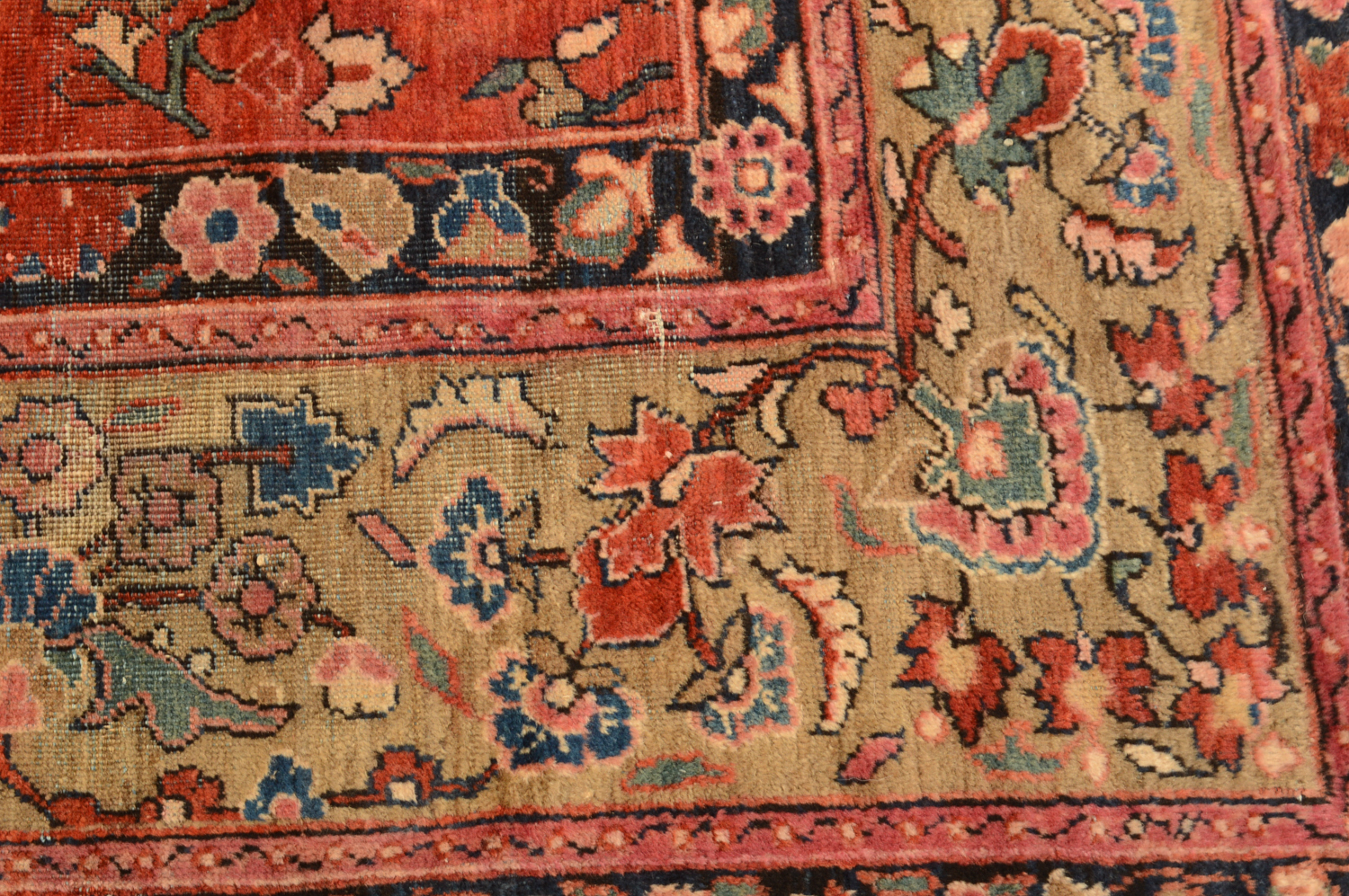 Hand-Knotted Persian Sarouk Wool Rug from Oscar Isberian Rugs
