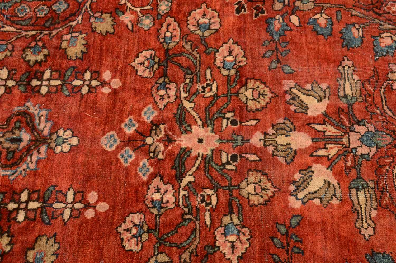 Hand-Knotted Persian Sarouk Wool Rug from Oscar Isberian Rugs