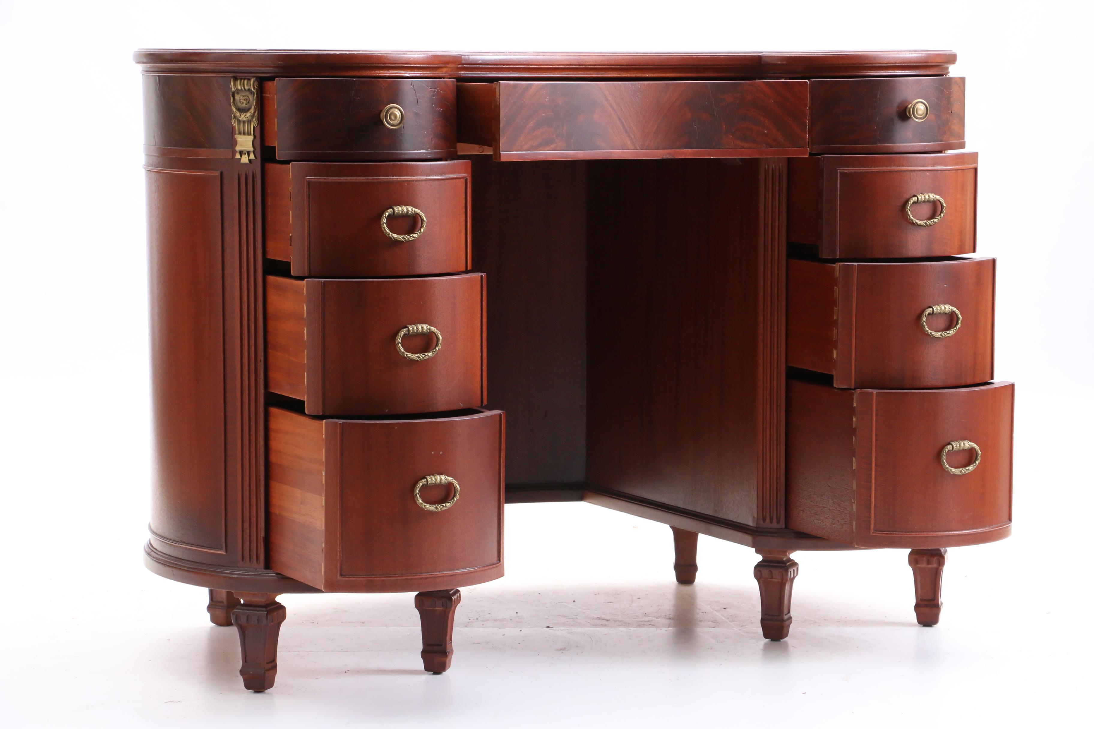 Federal Style Kidney Shape Knee Hole Desk