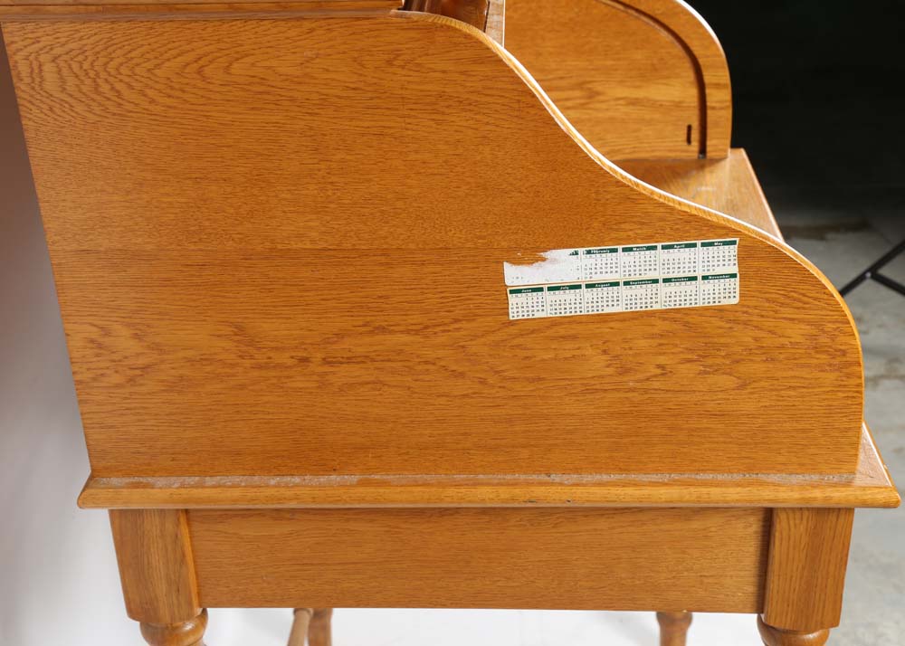 Oak Roll-Top Desk by American Lifestyles, 20th Century