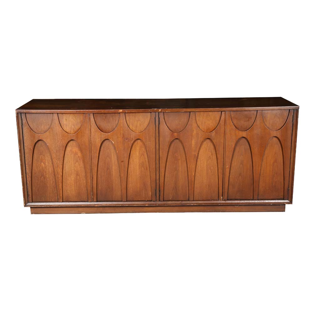 Mid Century Modern Walnut Broyhill "Brasilia" Buffet
