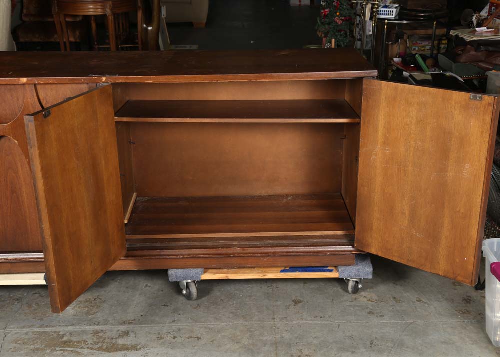 Mid Century Modern Walnut Broyhill "Brasilia" Buffet