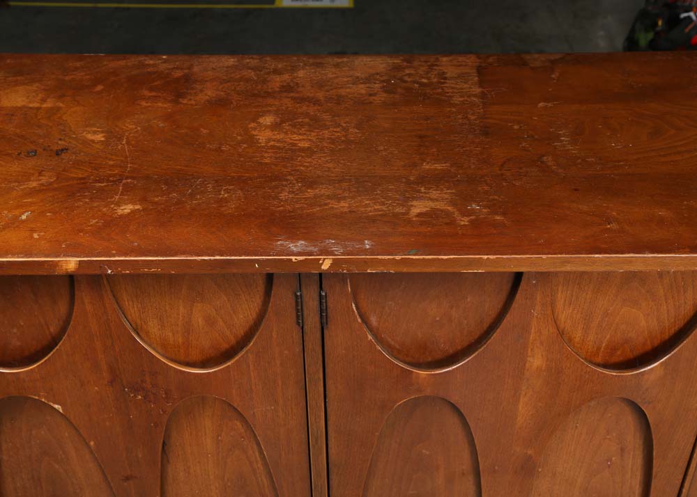 Mid Century Modern Walnut Broyhill "Brasilia" Buffet