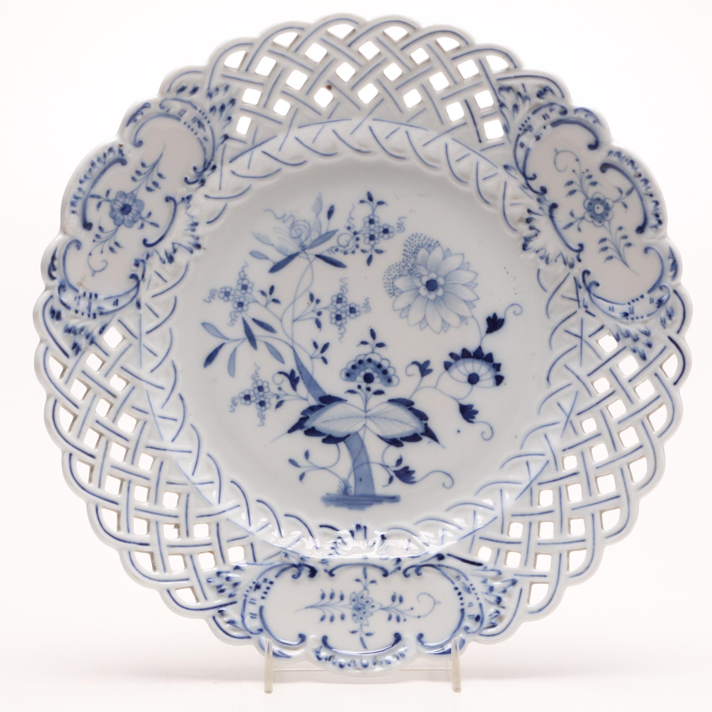 Carl Theichert Meissen Stove "Blue Onion" Porcelain Plate, Circa 1882-1929