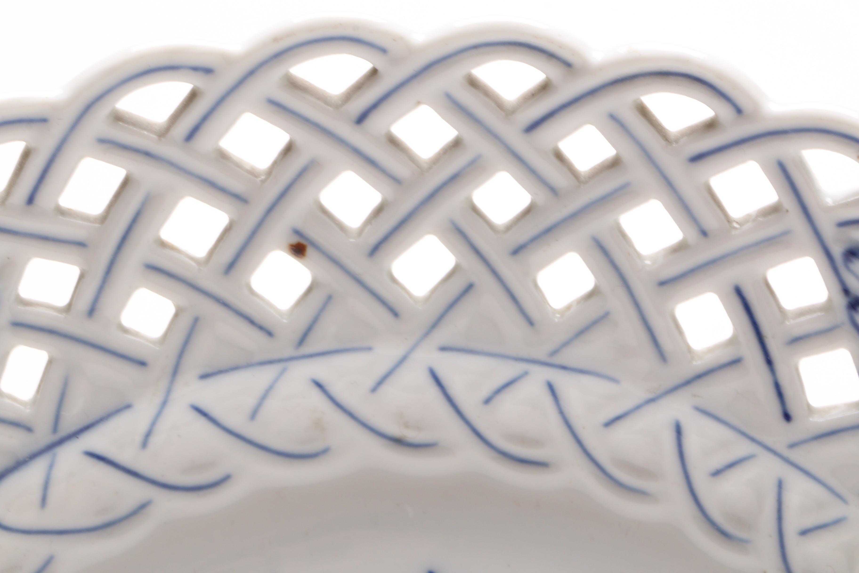 Carl Theichert Meissen Stove "Blue Onion" Porcelain Plate, Circa 1882-1929