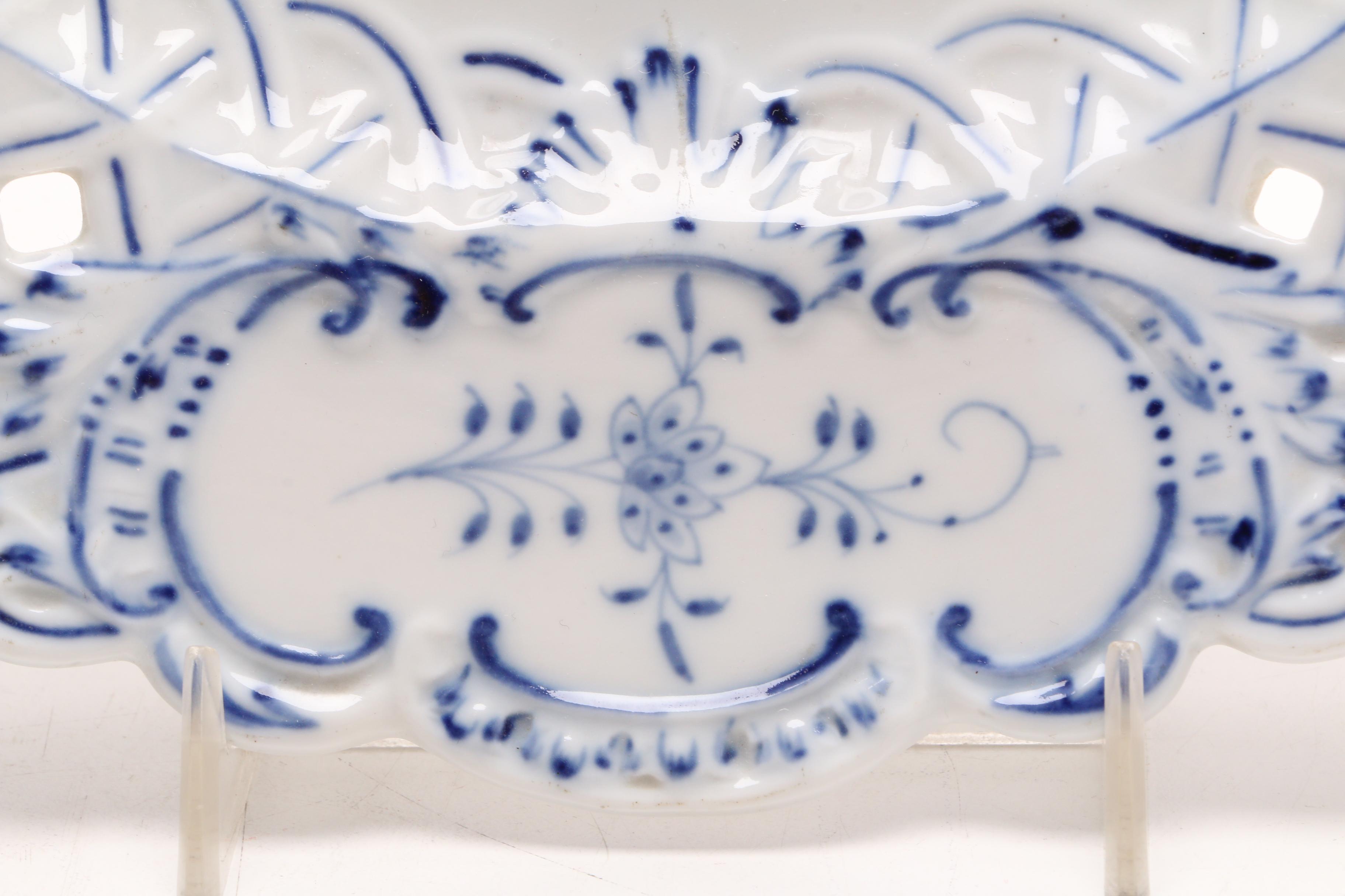 Carl Theichert Meissen Stove "Blue Onion" Porcelain Plate, Circa 1882-1929