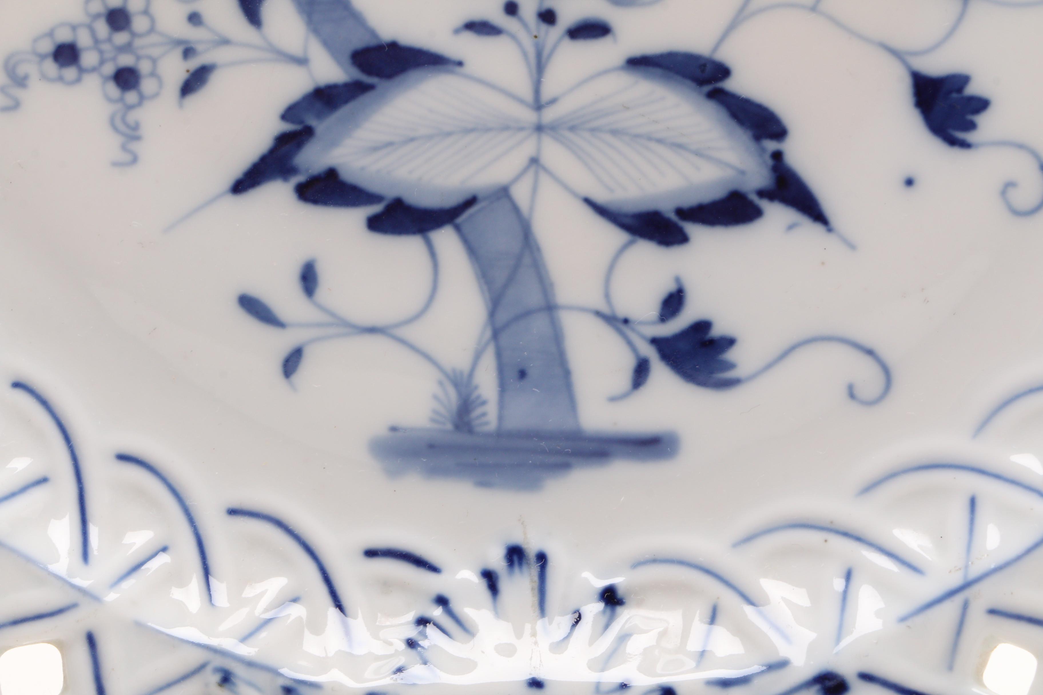 Carl Theichert Meissen Stove "Blue Onion" Porcelain Plate, Circa 1882-1929