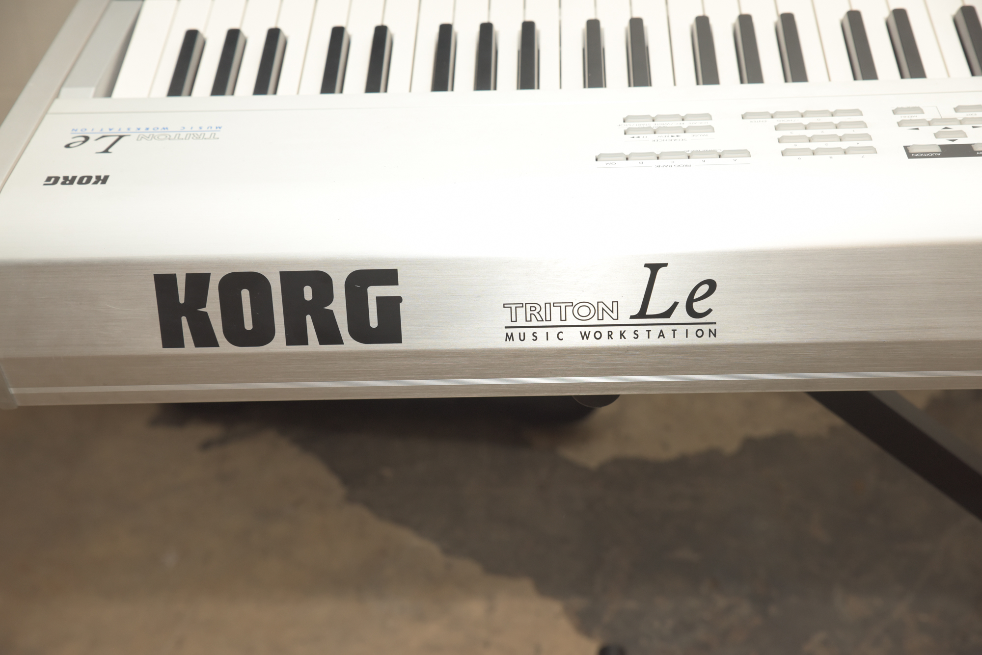 Korg Triton Le 88 Keyboard with Stand and Travel Case