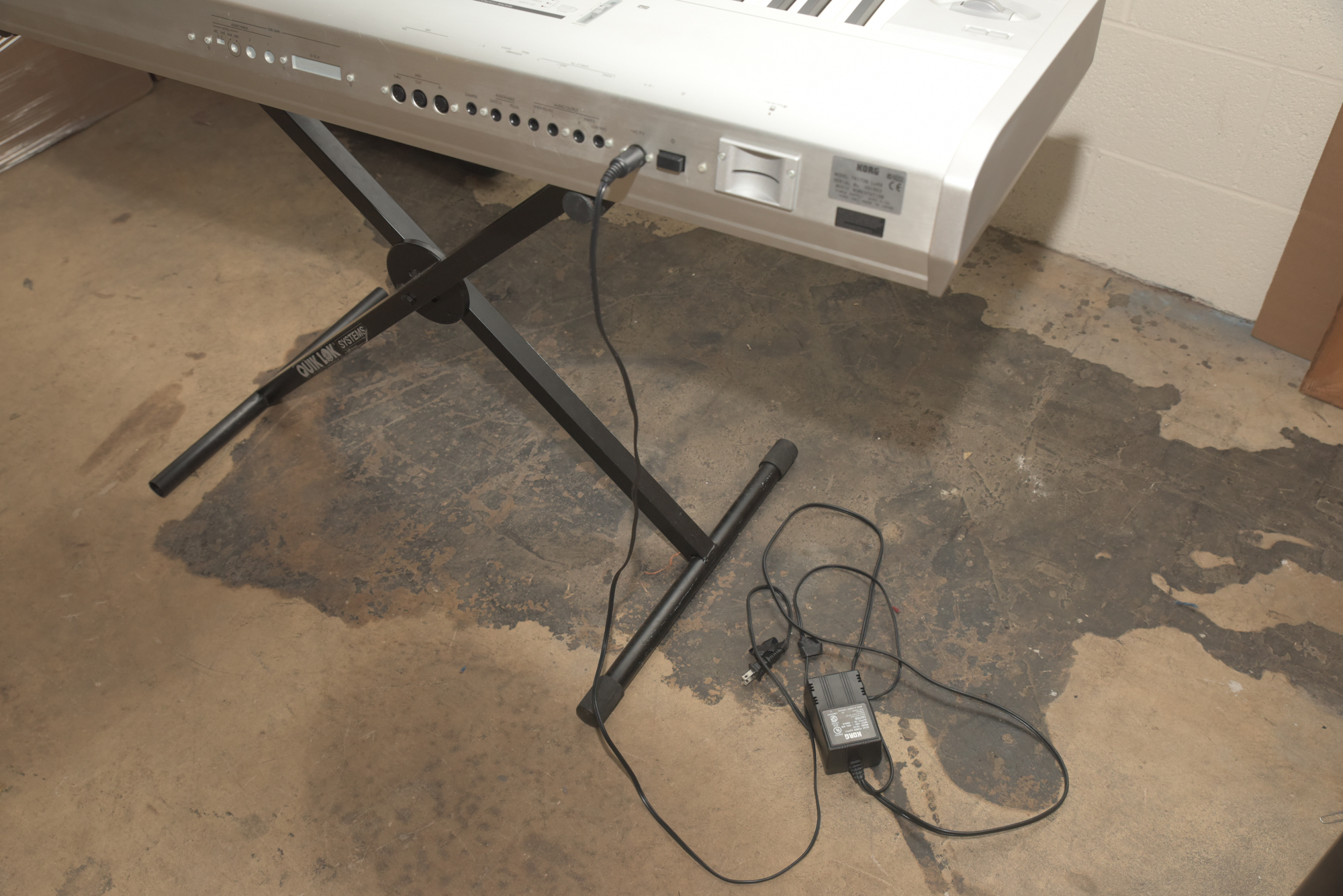 Korg Triton Le 88 Keyboard with Stand and Travel Case