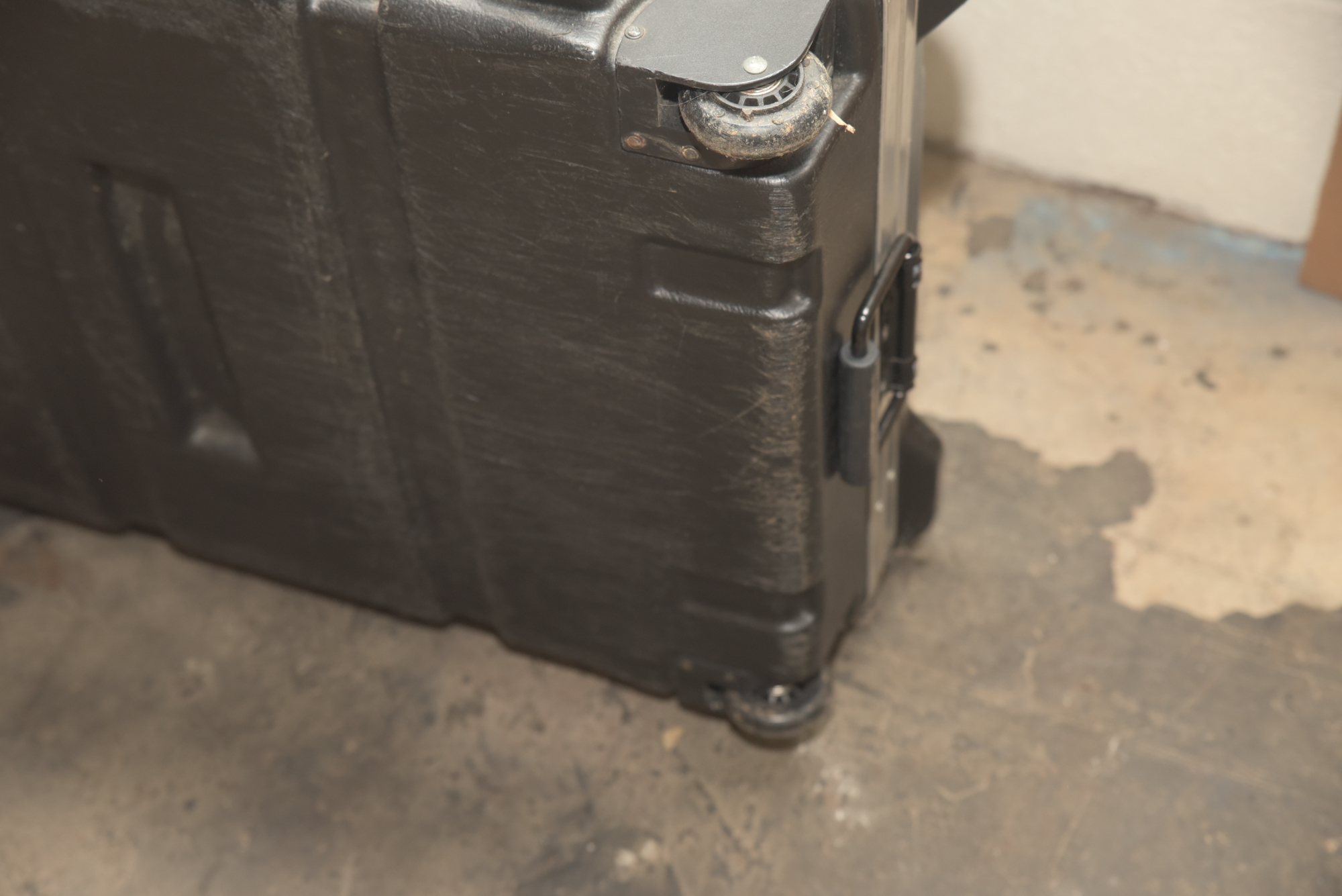 Korg Triton Le 88 Keyboard with Stand and Travel Case