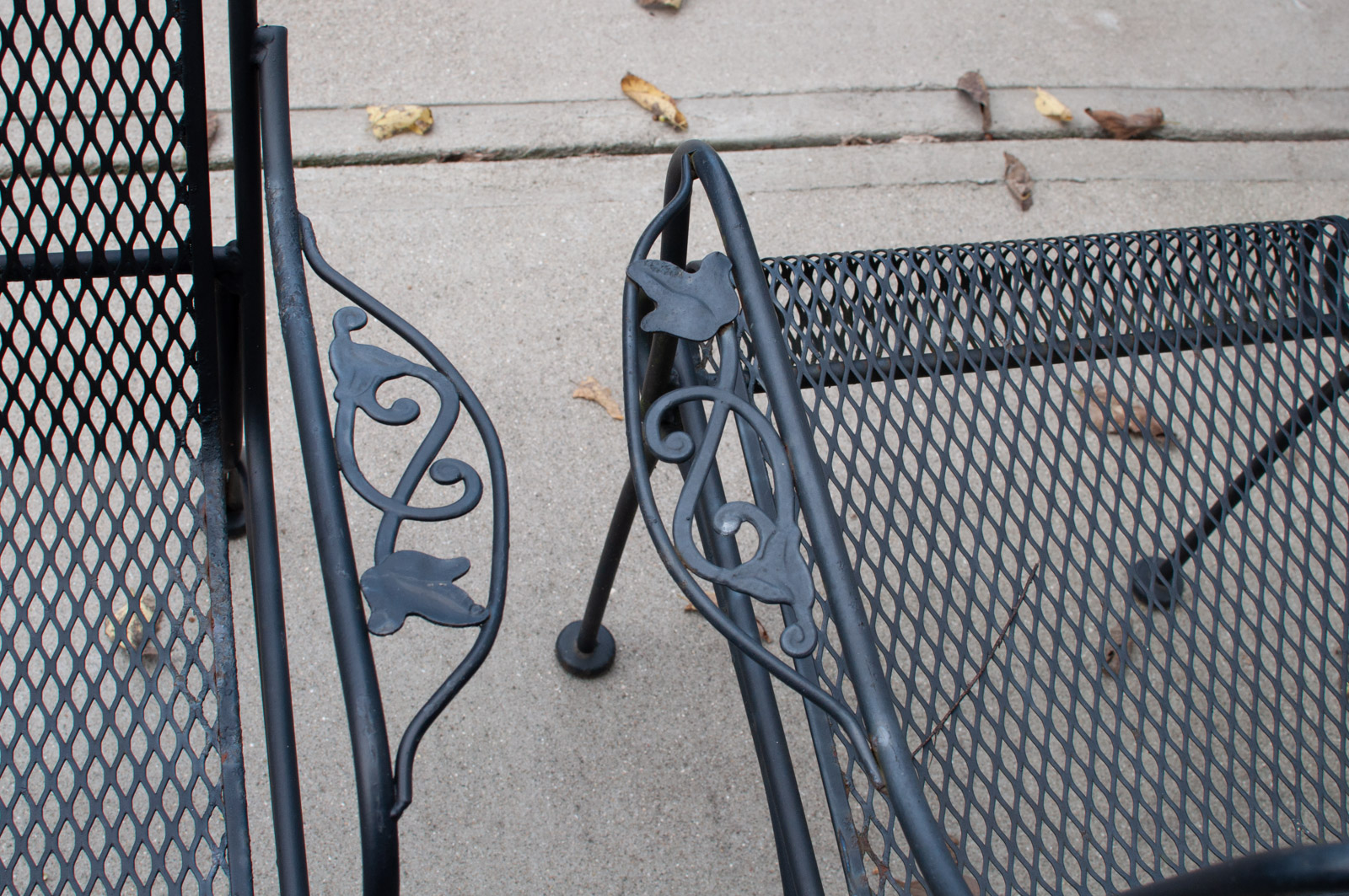 Black Metal Mesh Outdoor Patio Table and Chairs